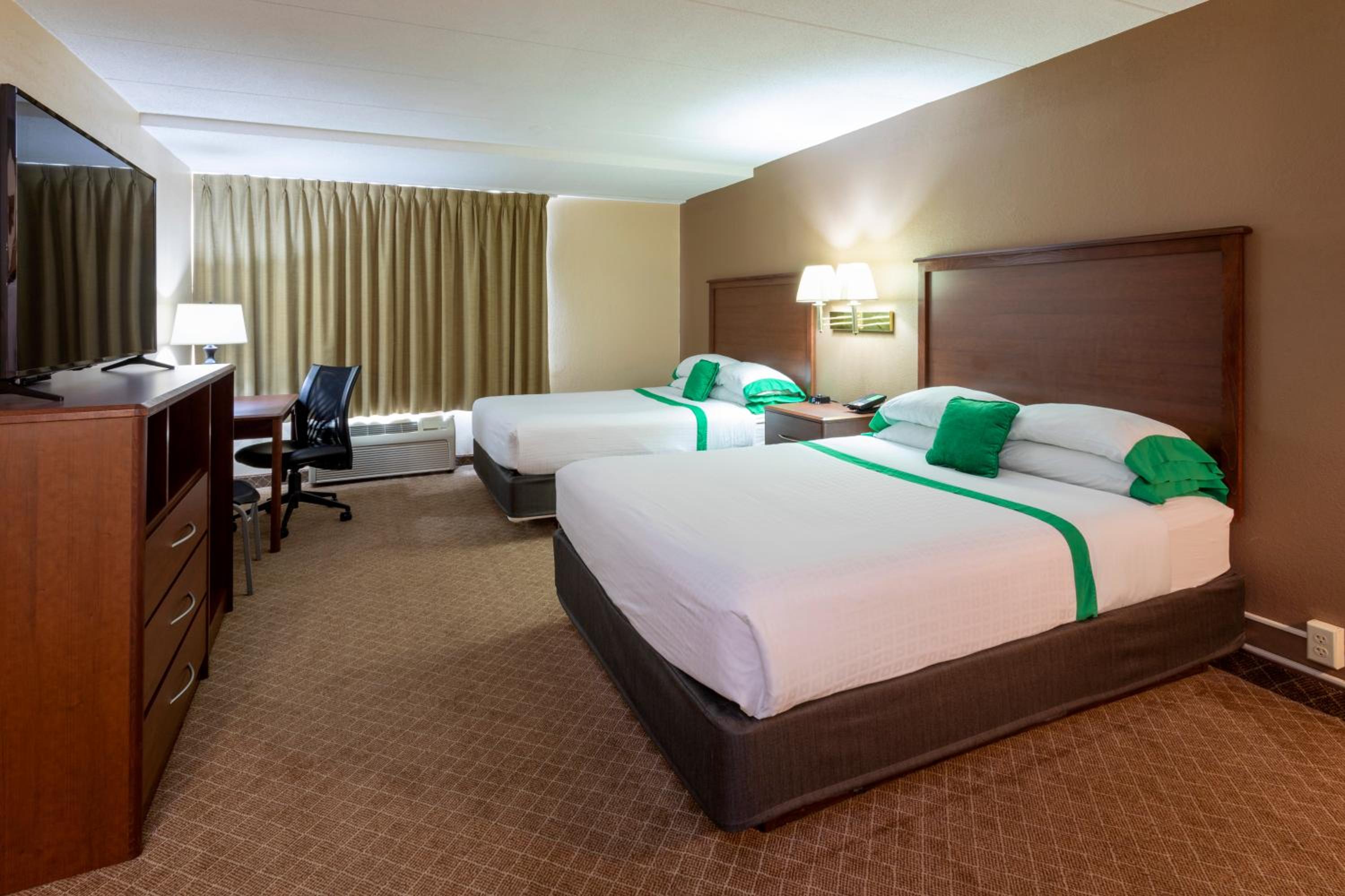 Junior Suite with 2 Queens - Photo 3