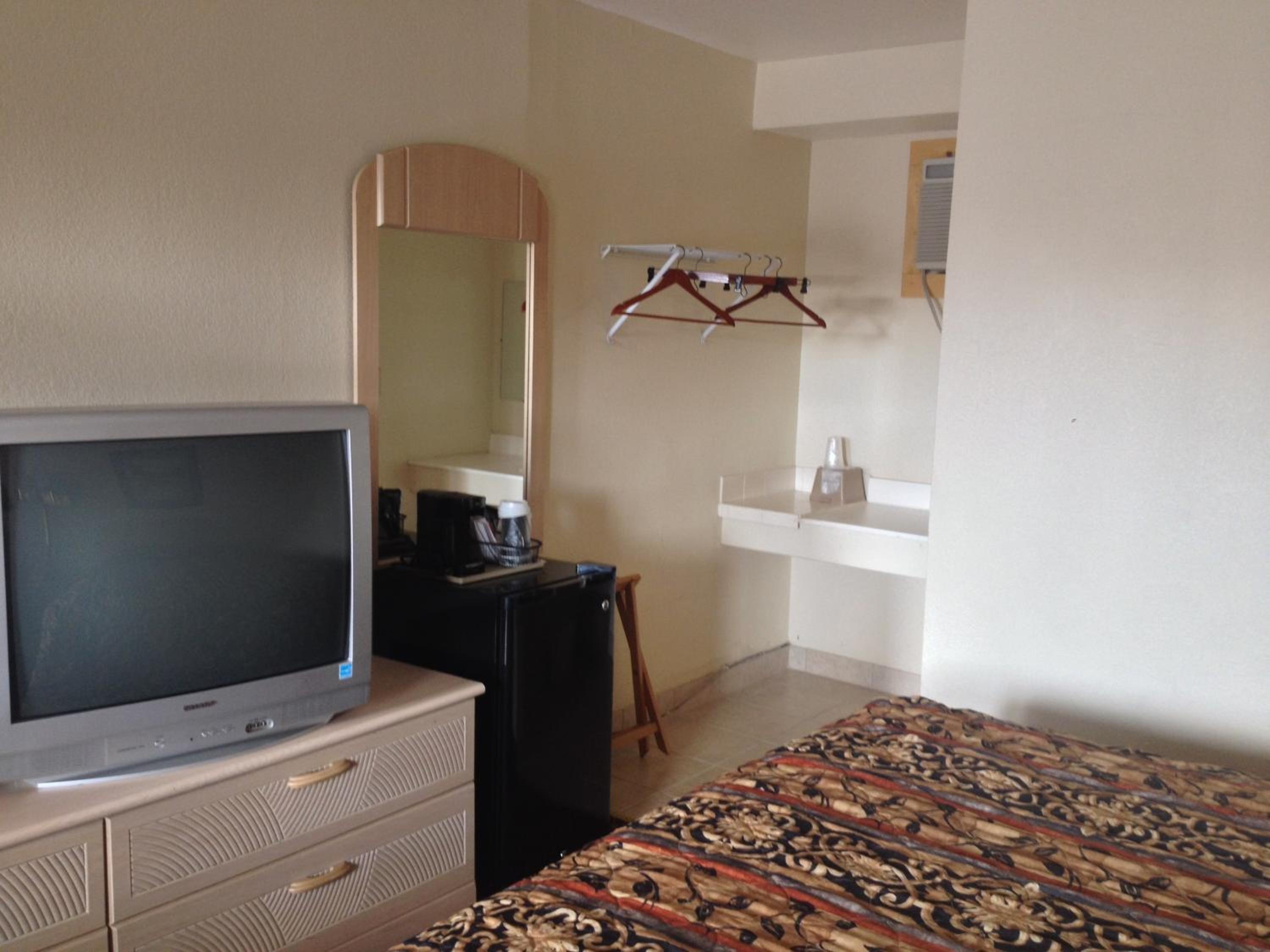 King Room - Non-Smoking - Photo 13