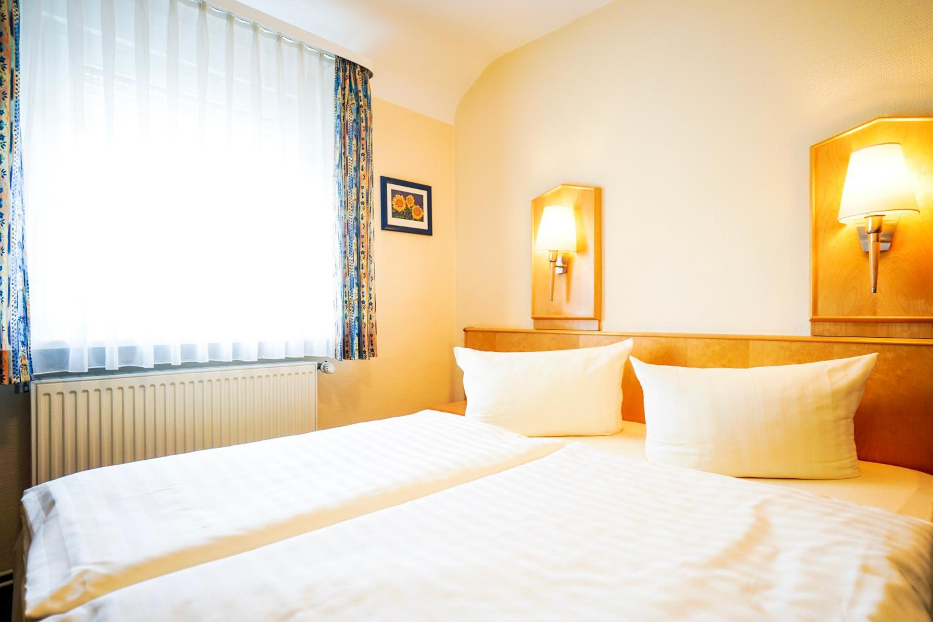 Standard Double Room - Photo 12