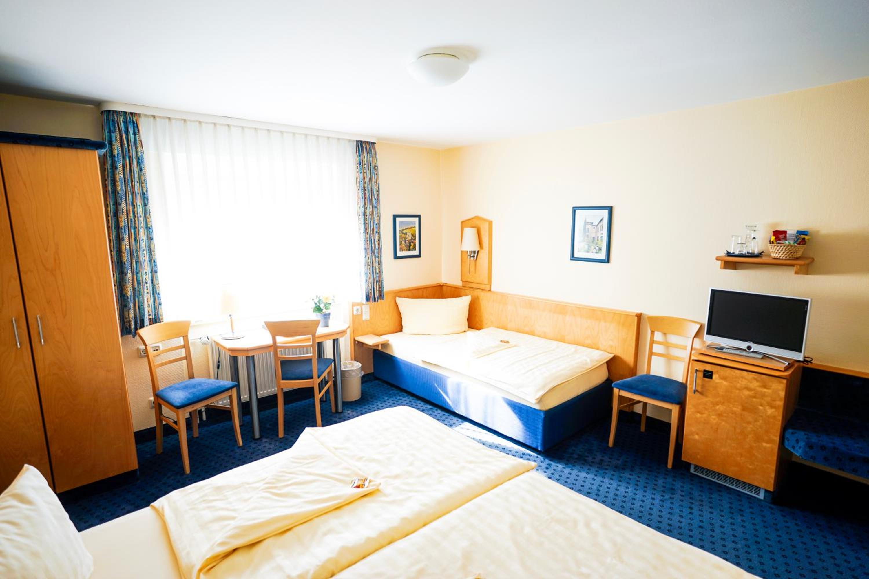 Standard Triple Room - Photo 12