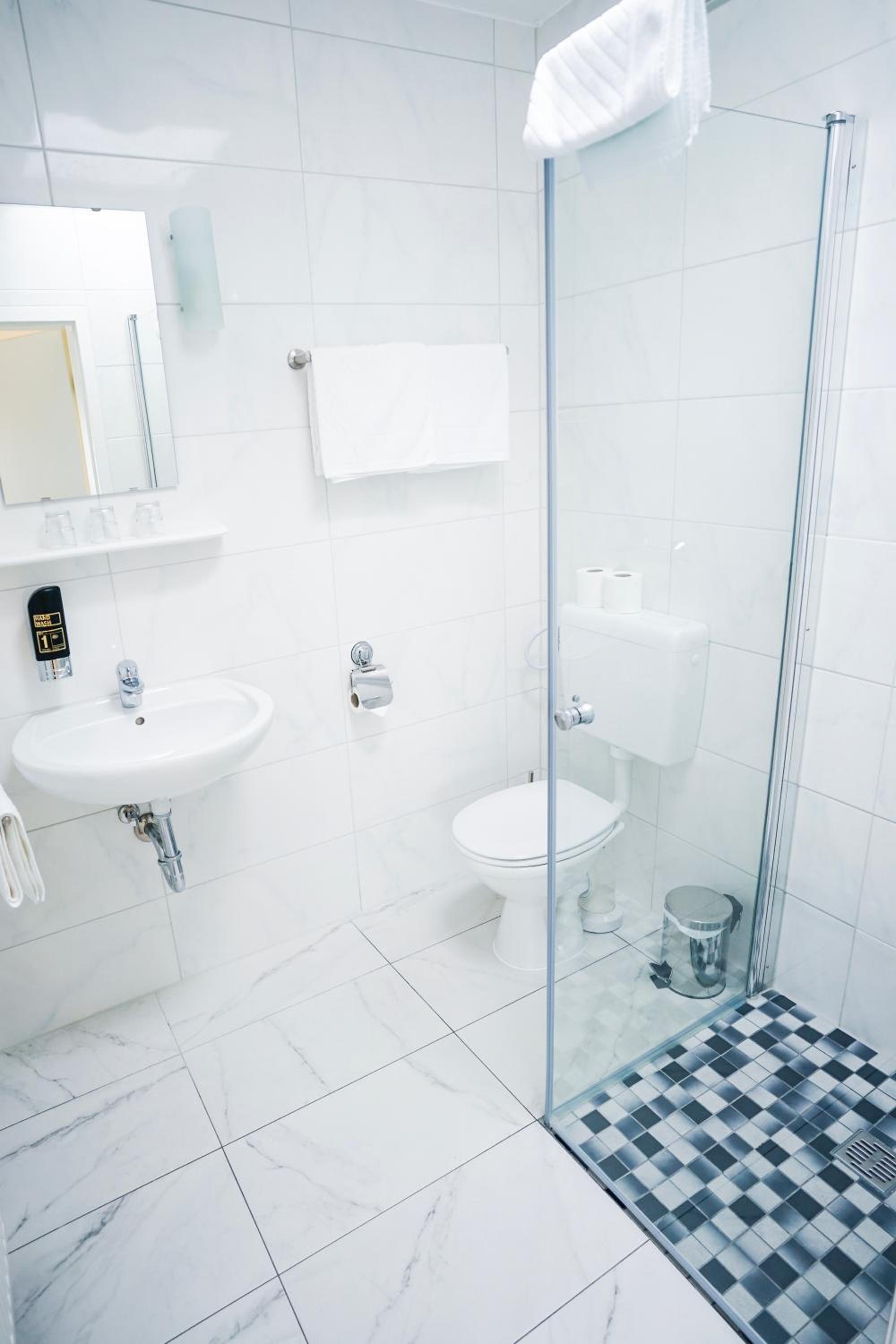Standard Triple Room - Photo 7