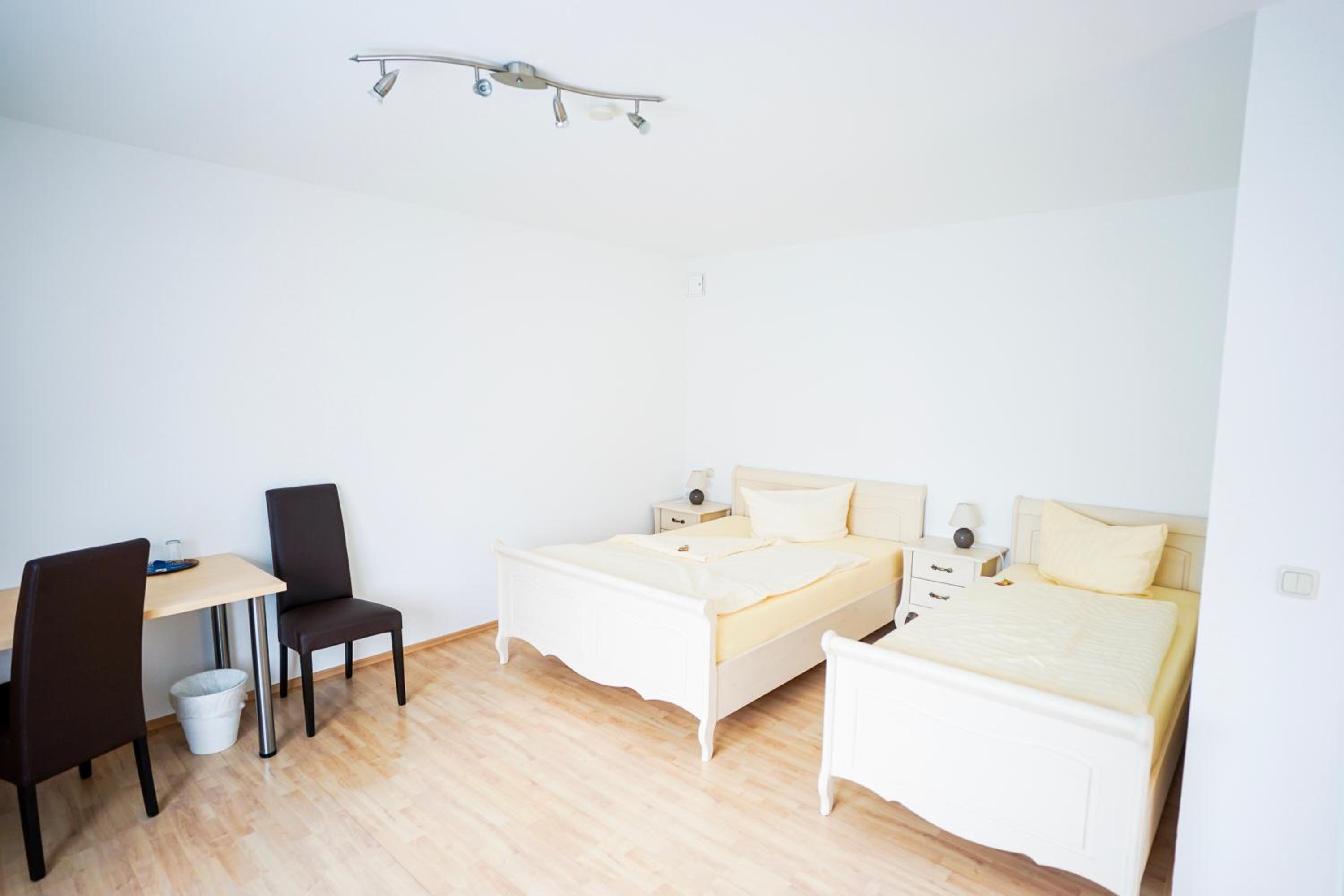 Standard Double Room - Photo 10