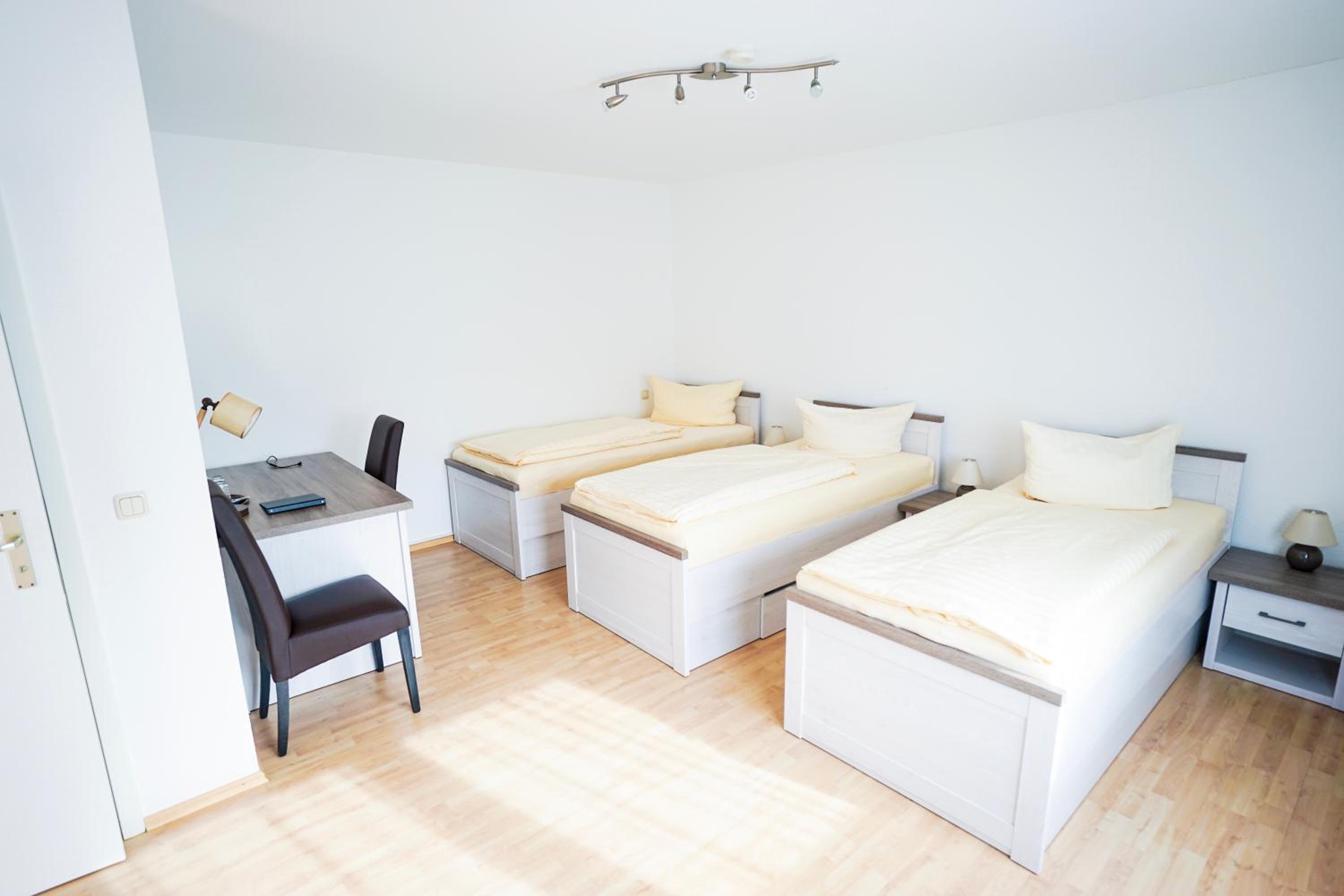 Standard Double Room - Photo 8