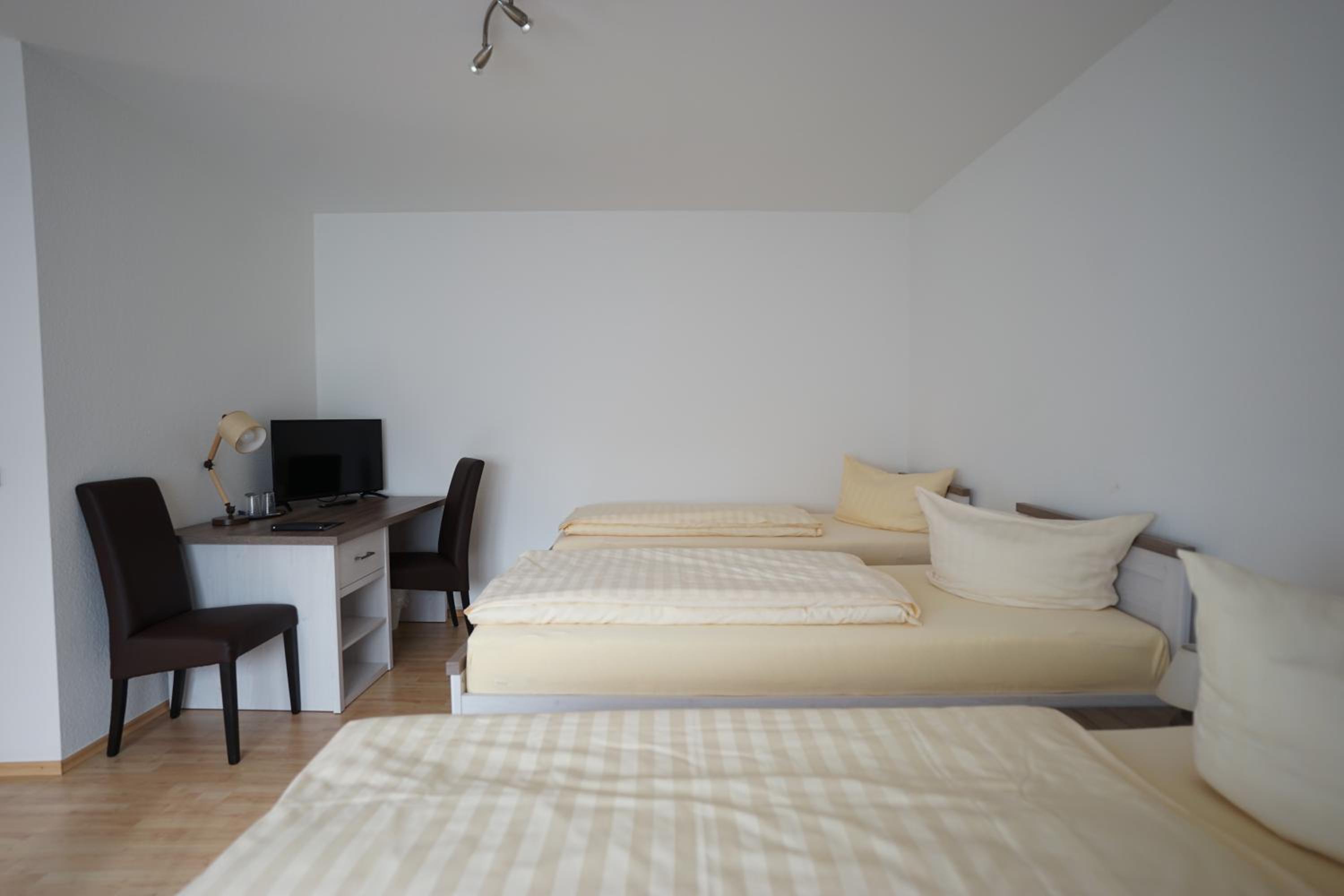 Standard Triple Room - Photo 4