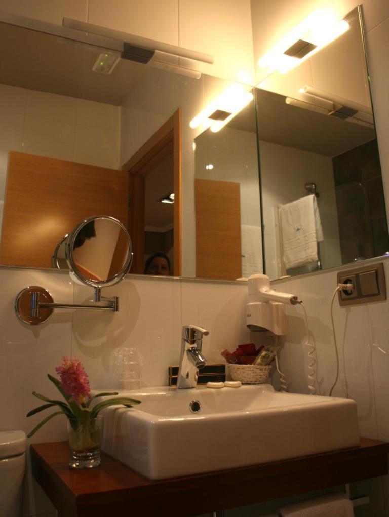 Double or Twin Room - Photo 16