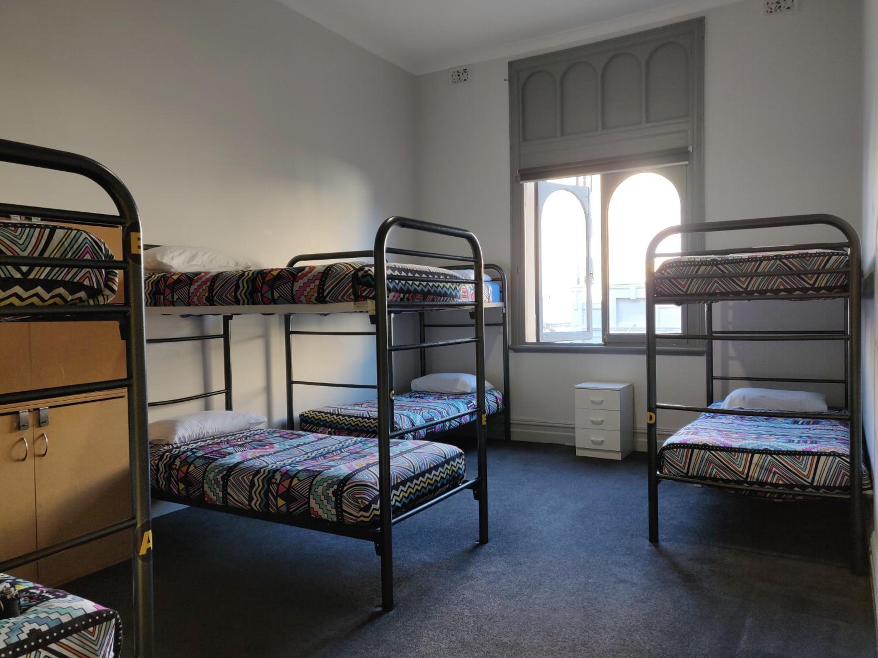 Bed in 8-Bed Mixed Dormitory Room photo 1