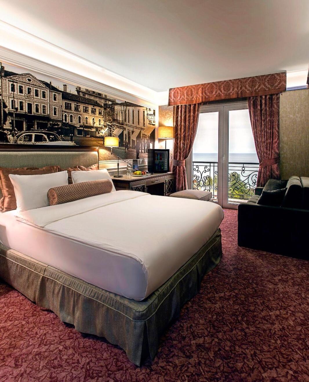 Deluxe Triple Room with Sofa Bed and Sea View Balcony