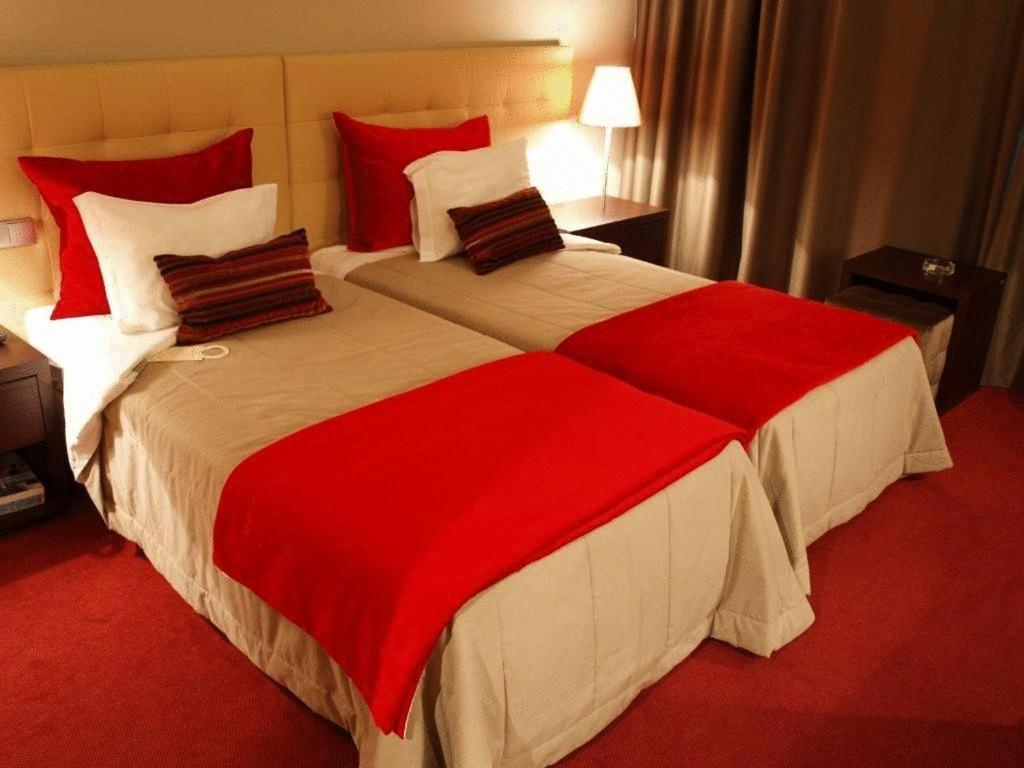 Double or Twin Room with Extra Bed - Photo 1