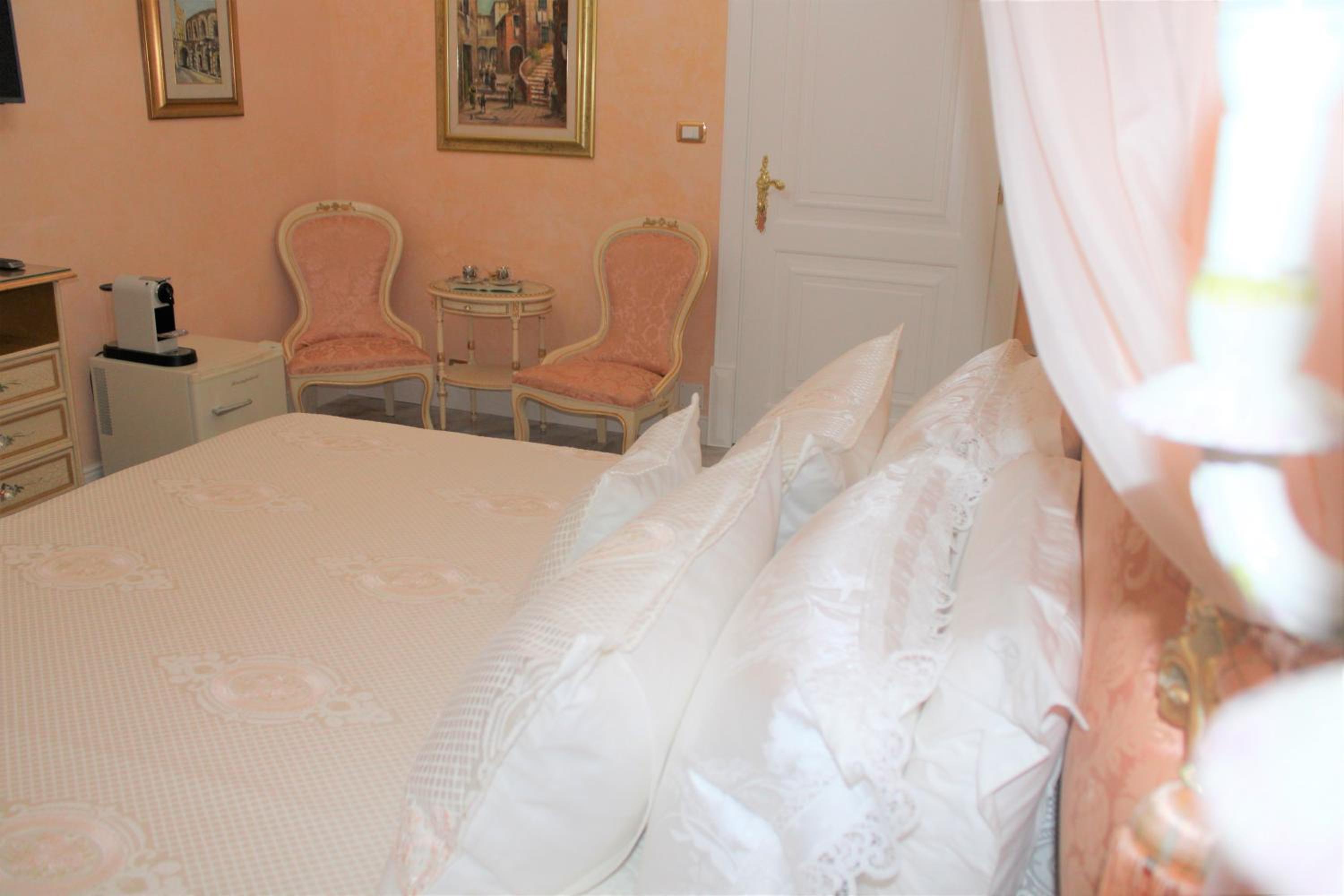 Deluxe Double Room with Balcony - Photo 3