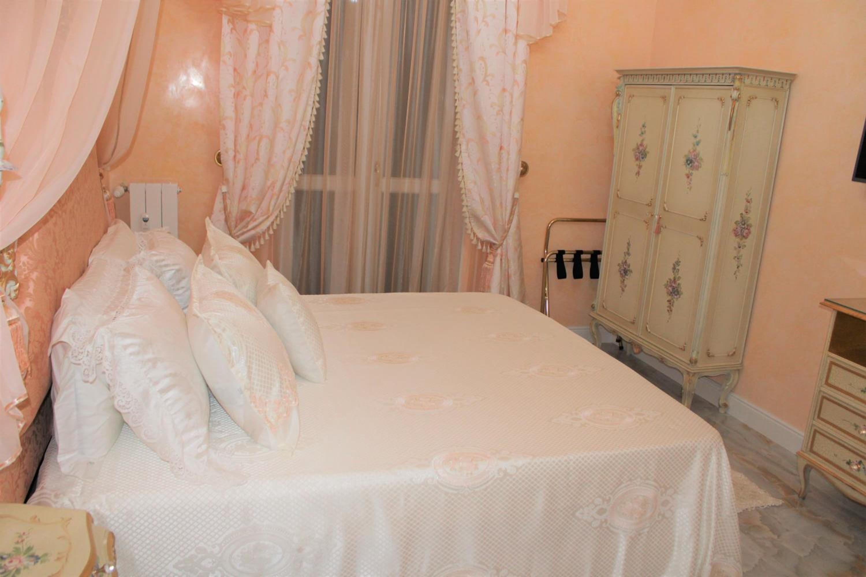 Deluxe Double Room with Balcony - Photo 30