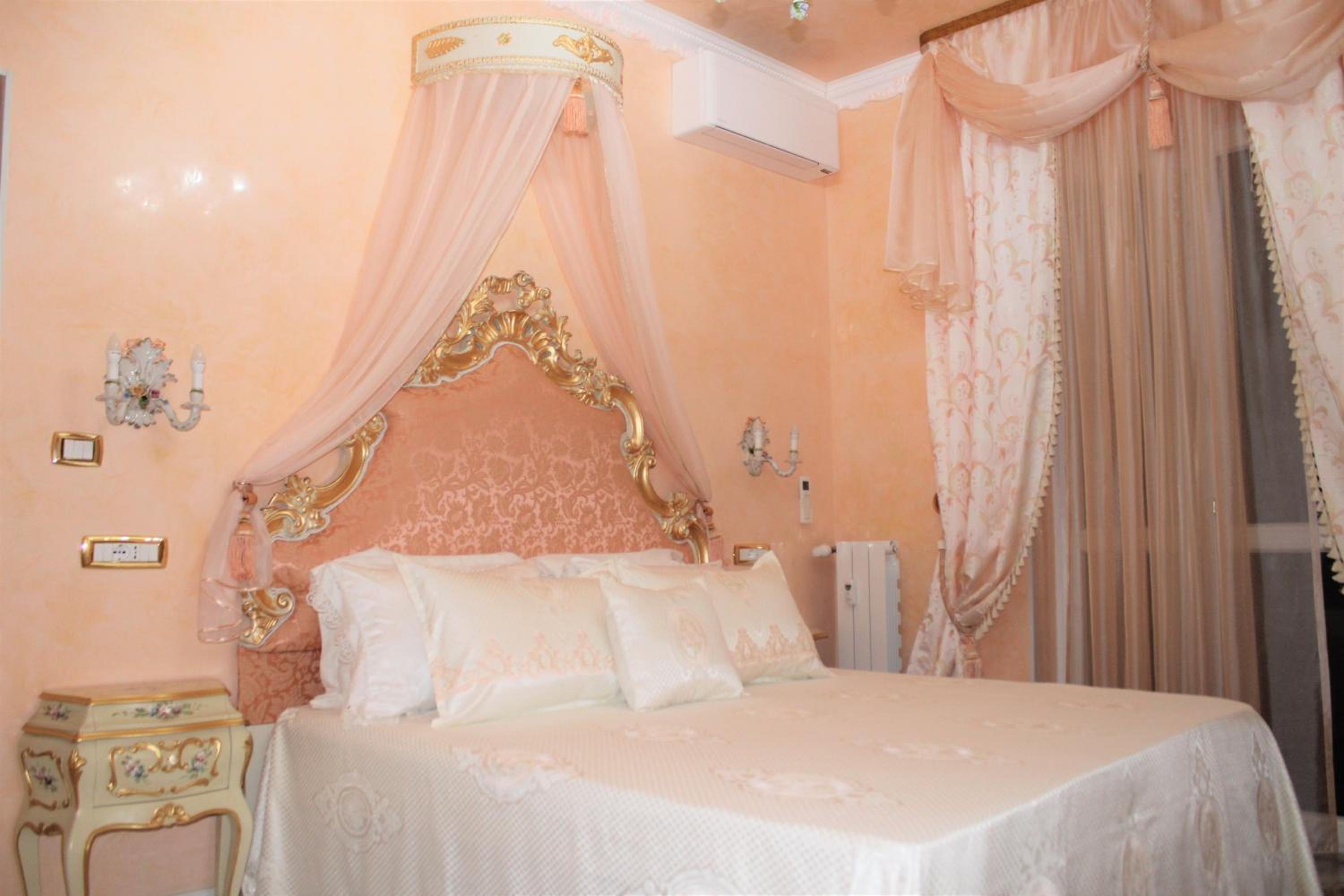 Deluxe Double Room with Balcony - Photo 23