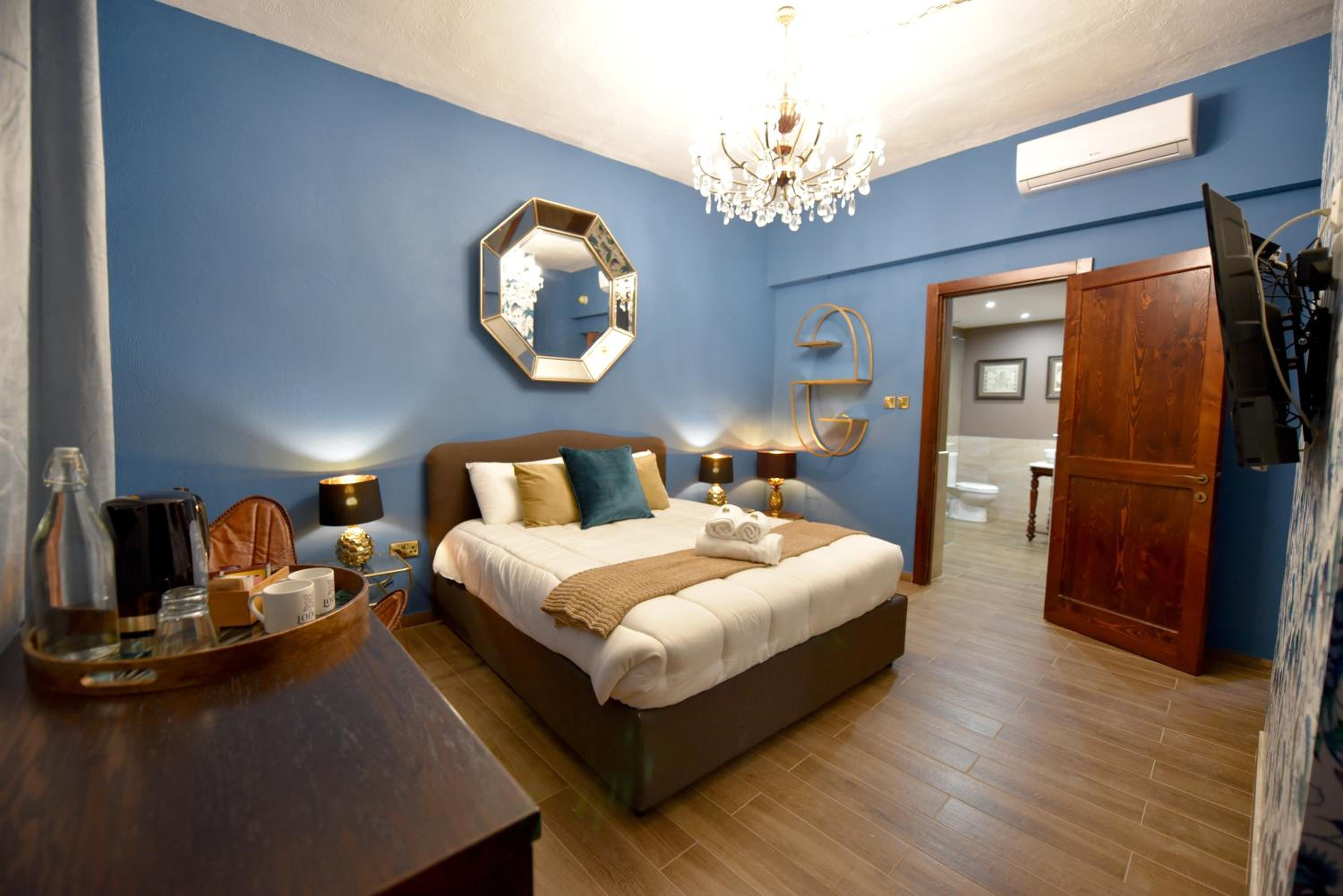 Deluxe Double Room with Shower photo 3