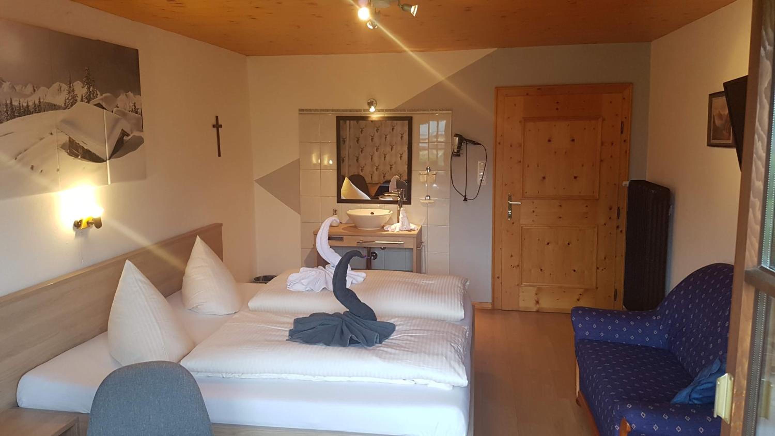 Double Room with Shared Bathroom photo 1