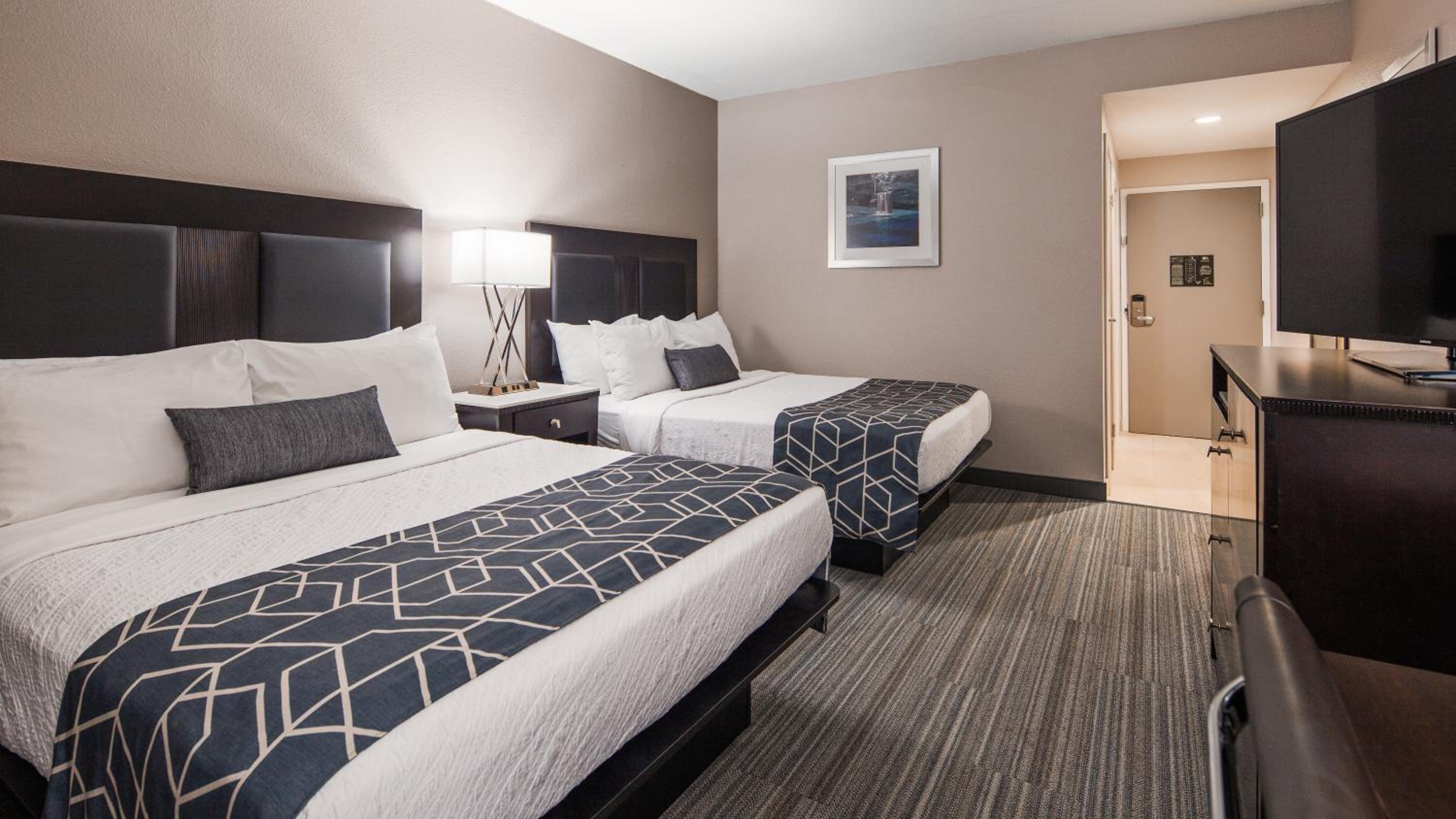 Queen Room with Two Queen Beds - Non-Smoking - Photo 1