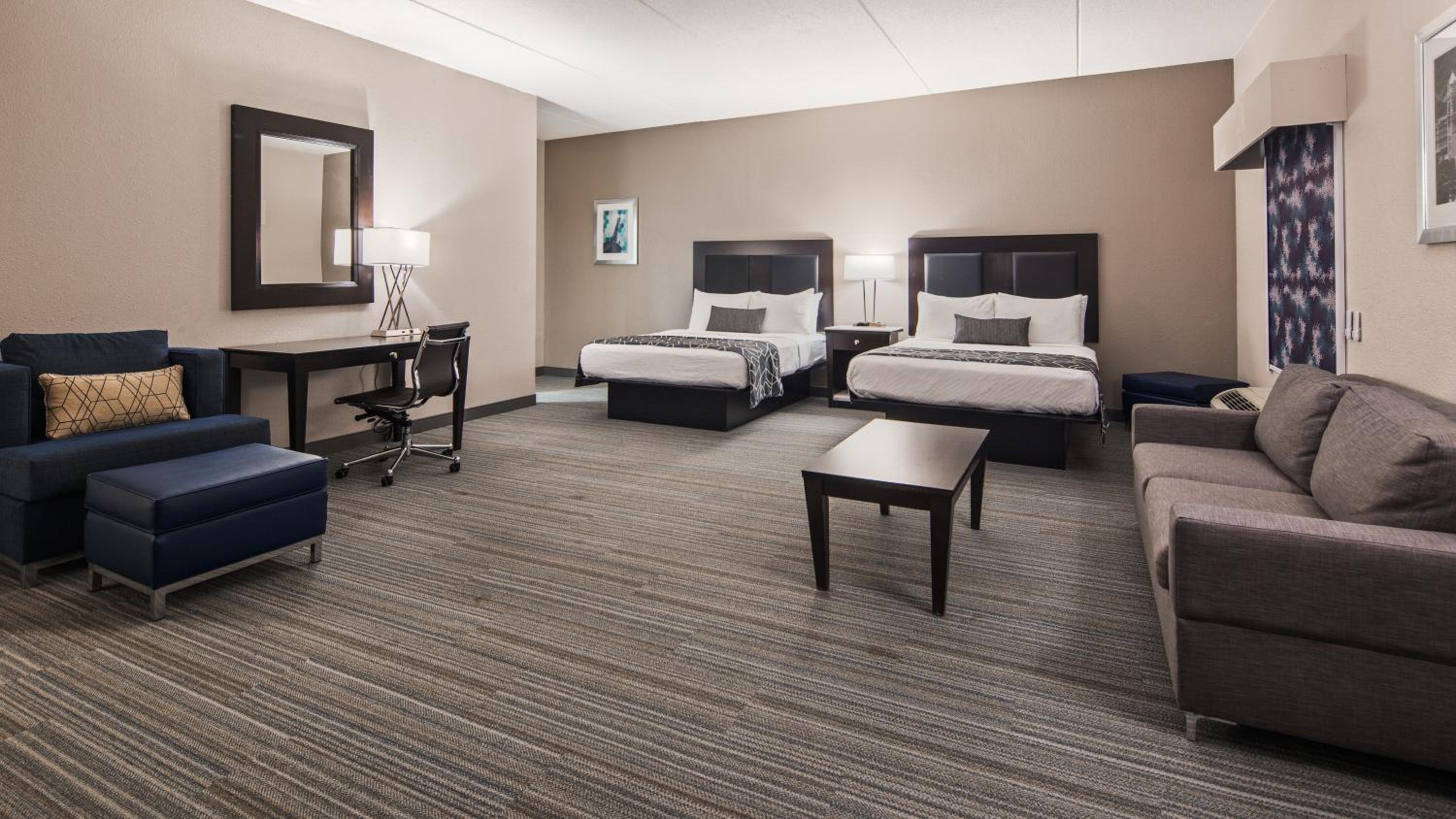 Queen Suite with Two Queen Beds and Bath Tub - Disability Access - Photo 6