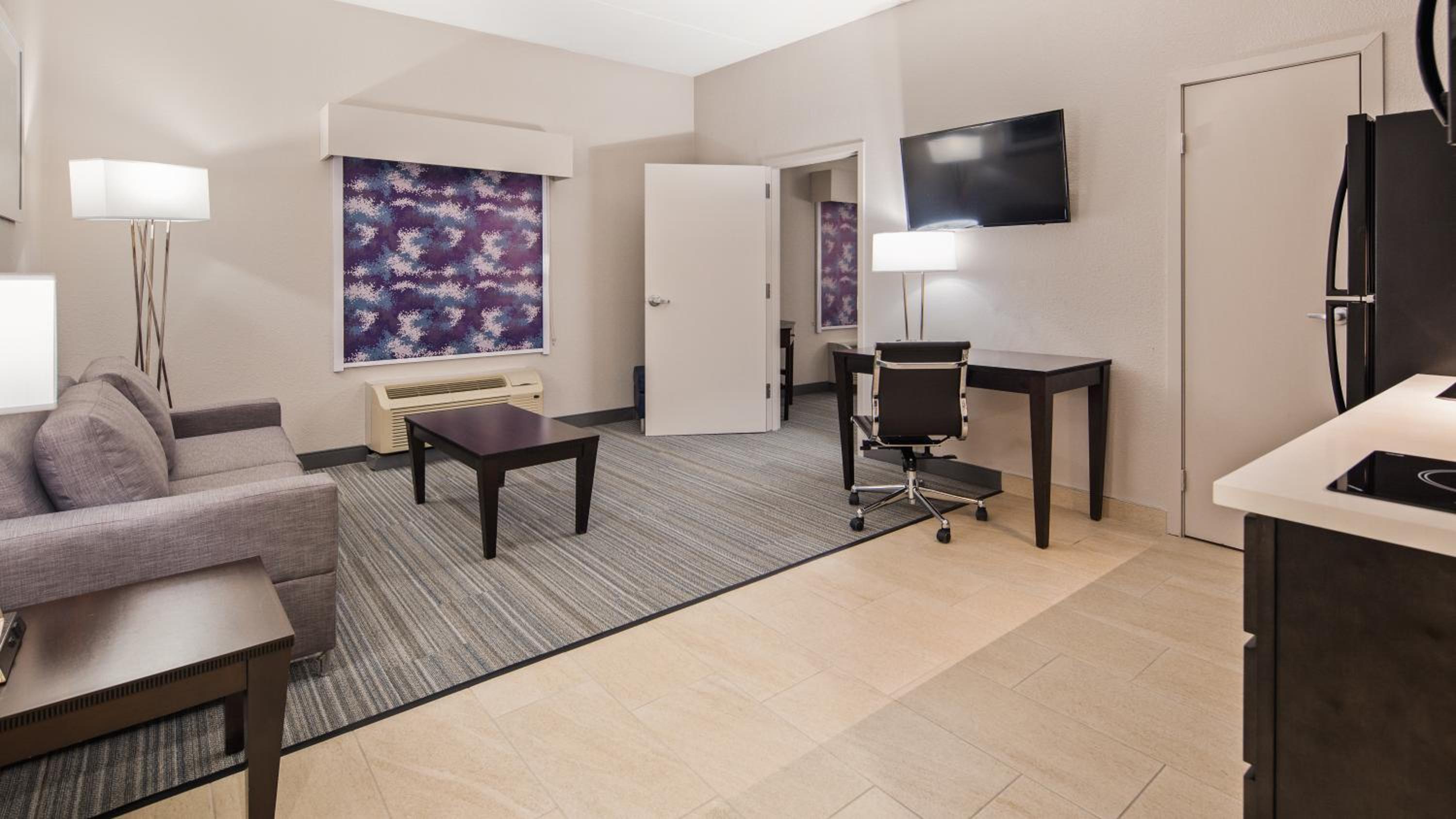 King Suite with Kitchenette - Photo 4