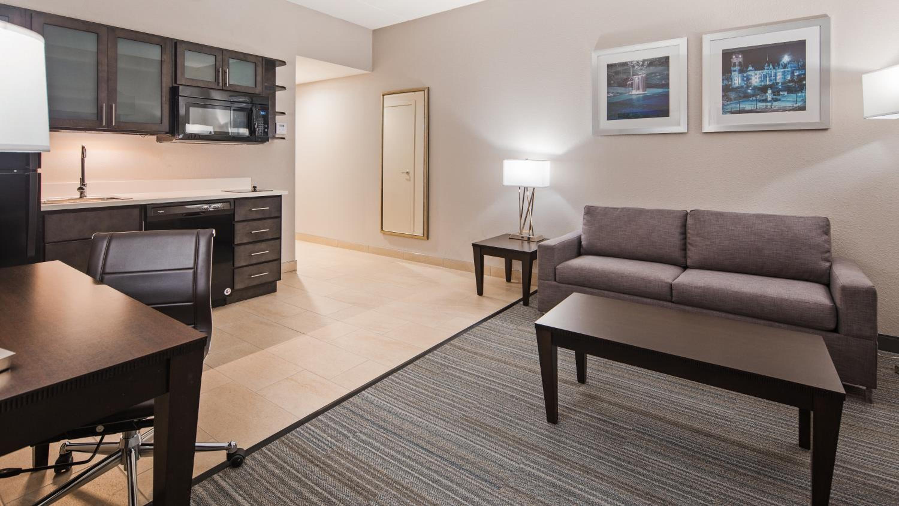 King Suite with Kitchenette - Photo 3