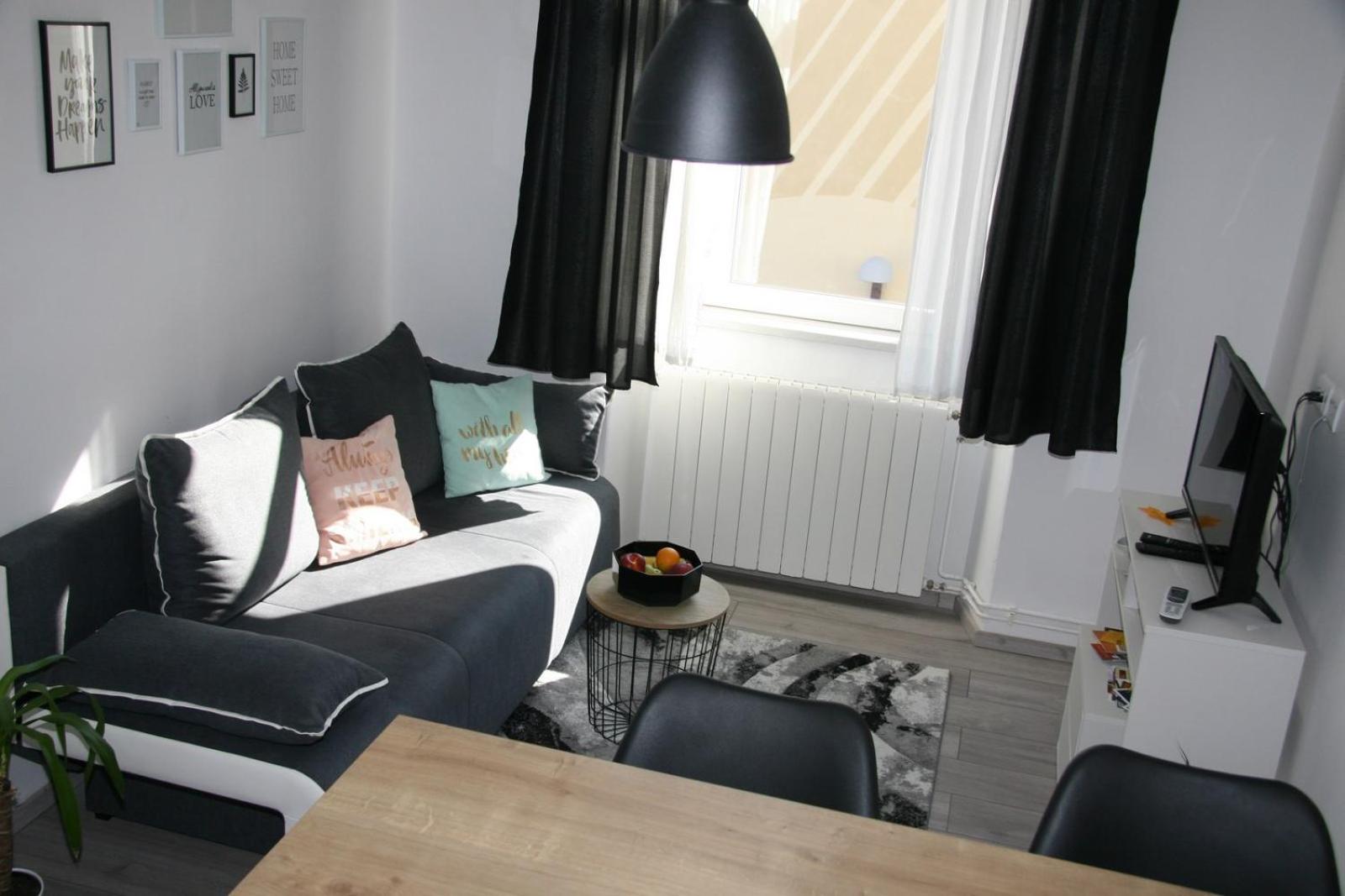 One-Bedroom Apartment - Photo 1