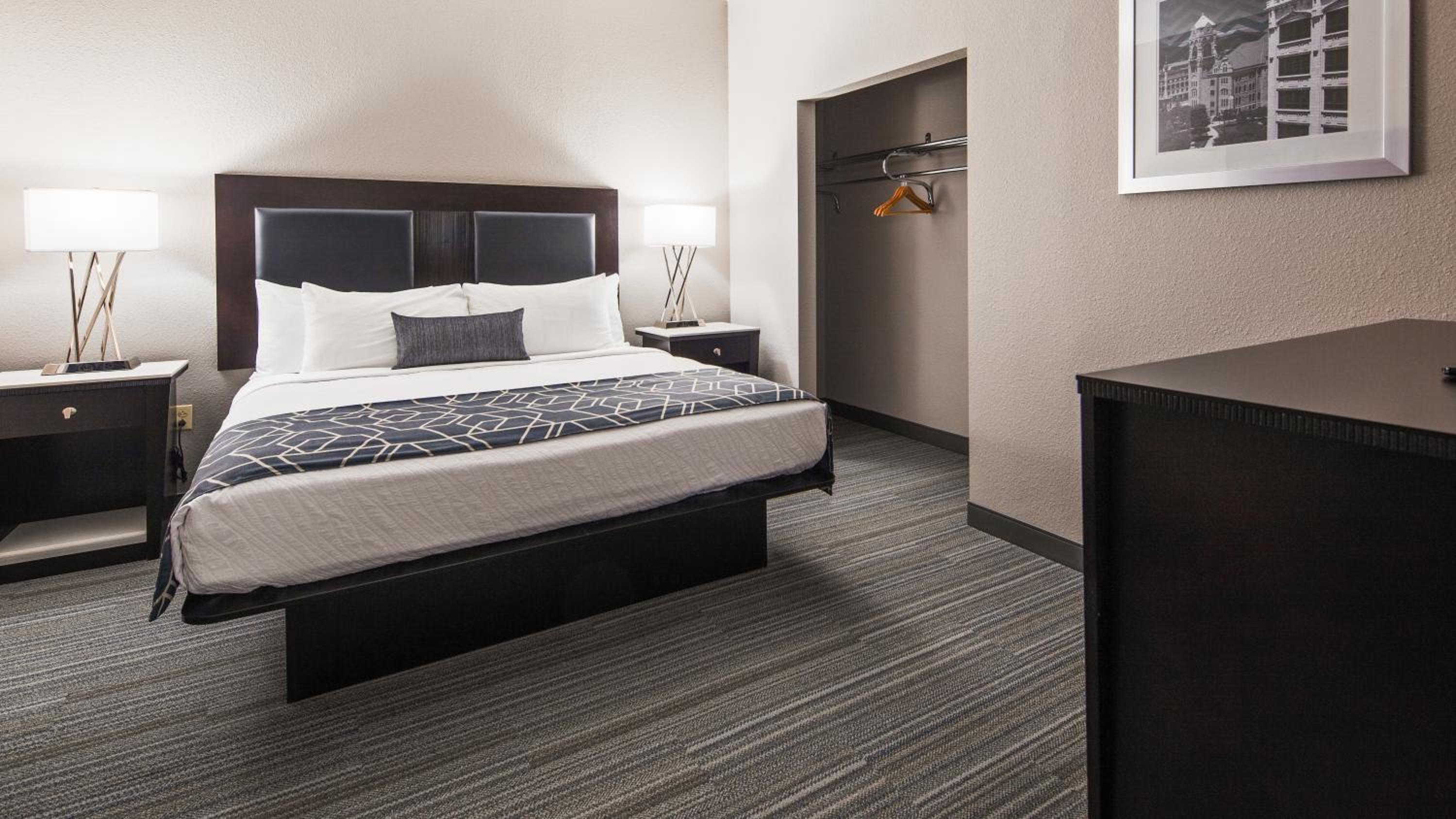King Suite with Kitchenette - Photo 2