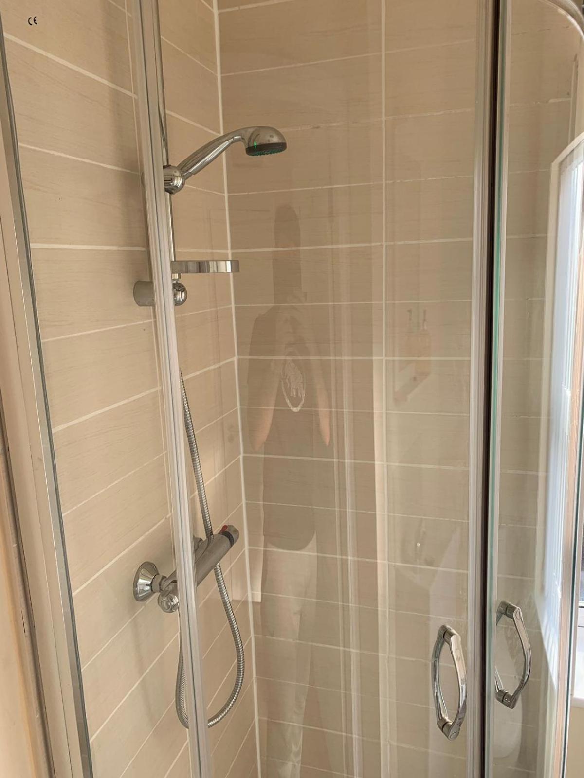 Double Room with Private Bathroom - Photo 9