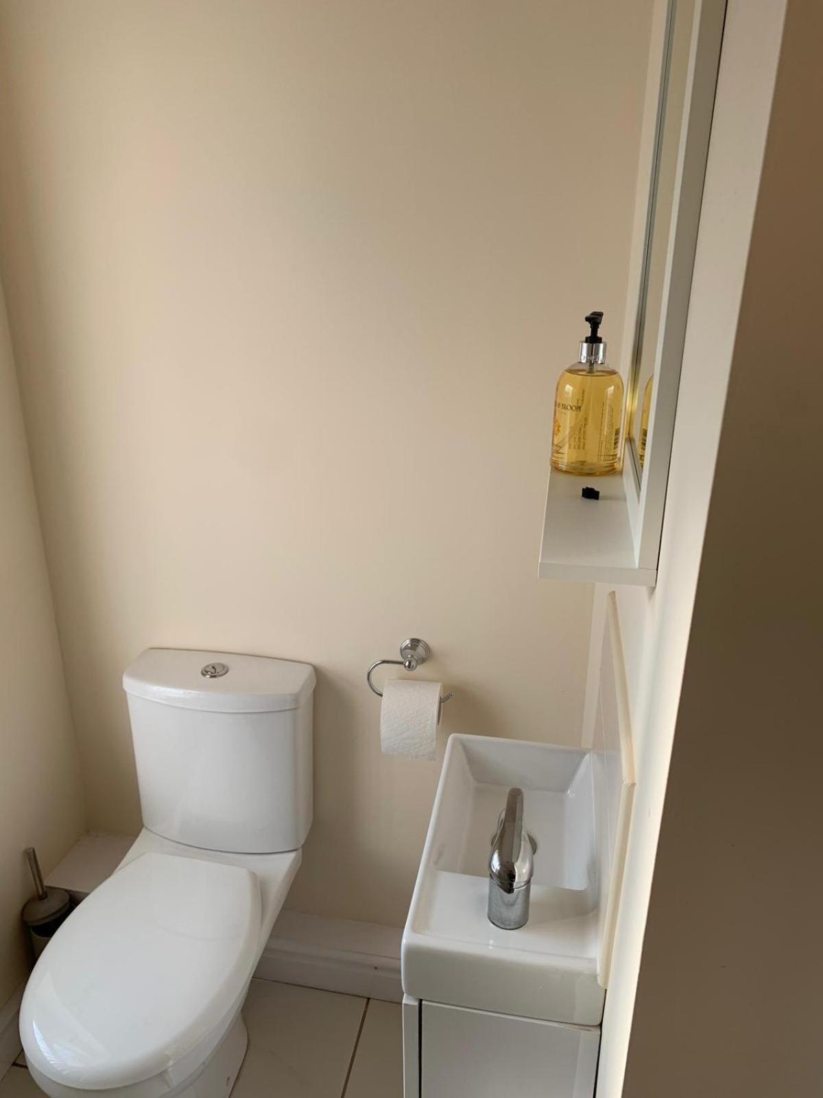 Double Room with Private Bathroom - Photo 2