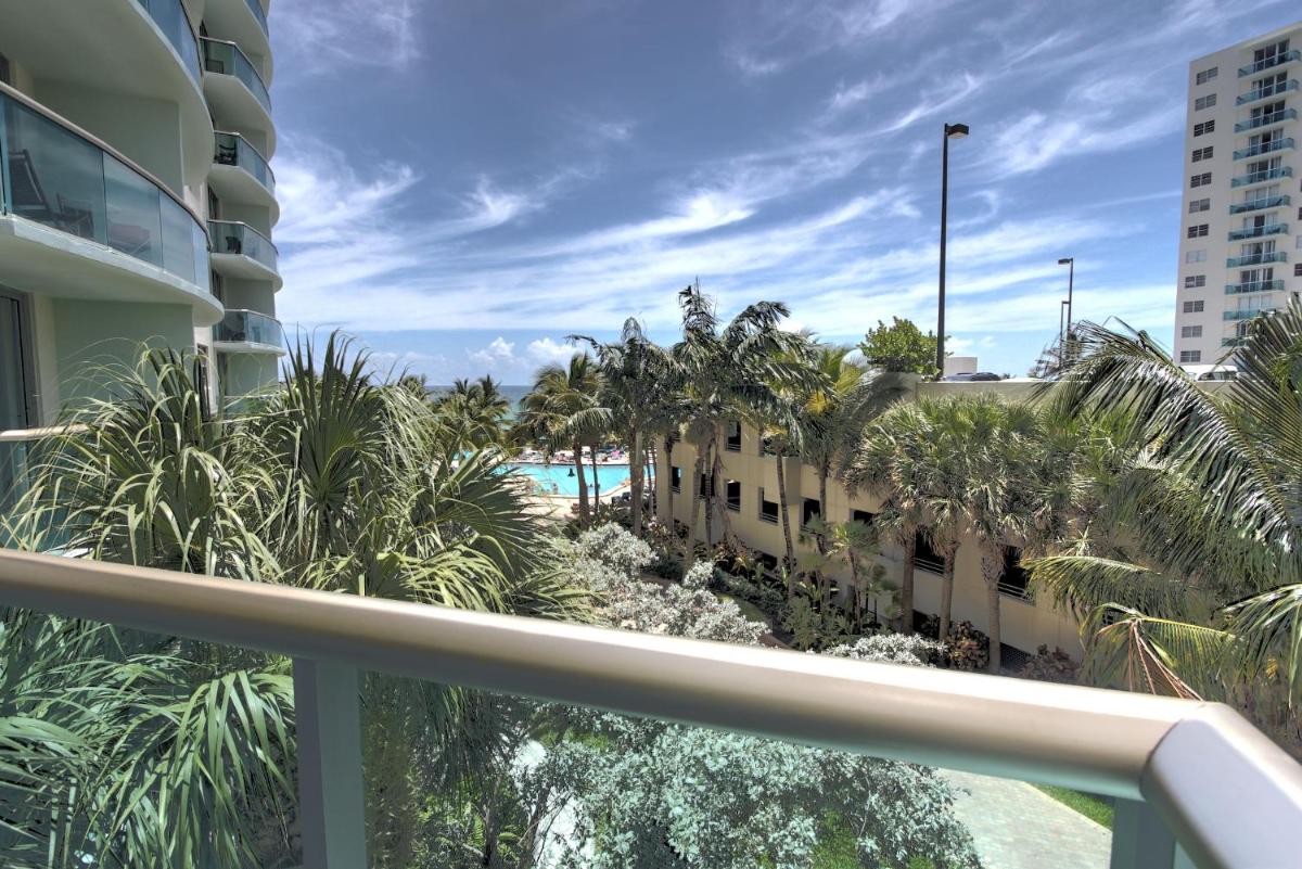 One-Bedroom Apartment with Pool and Ocean Views