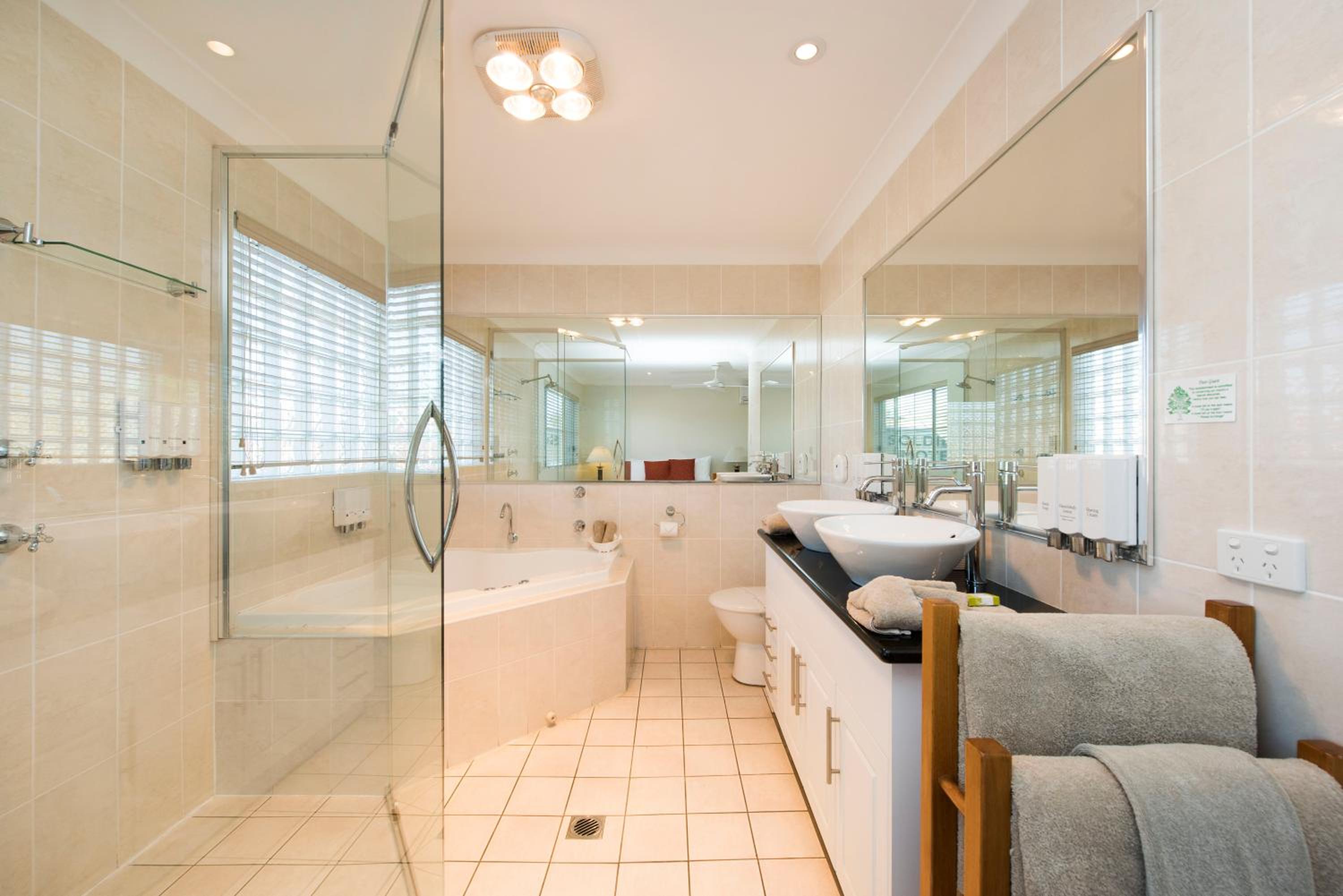 King Suite with Balcony photo 3
