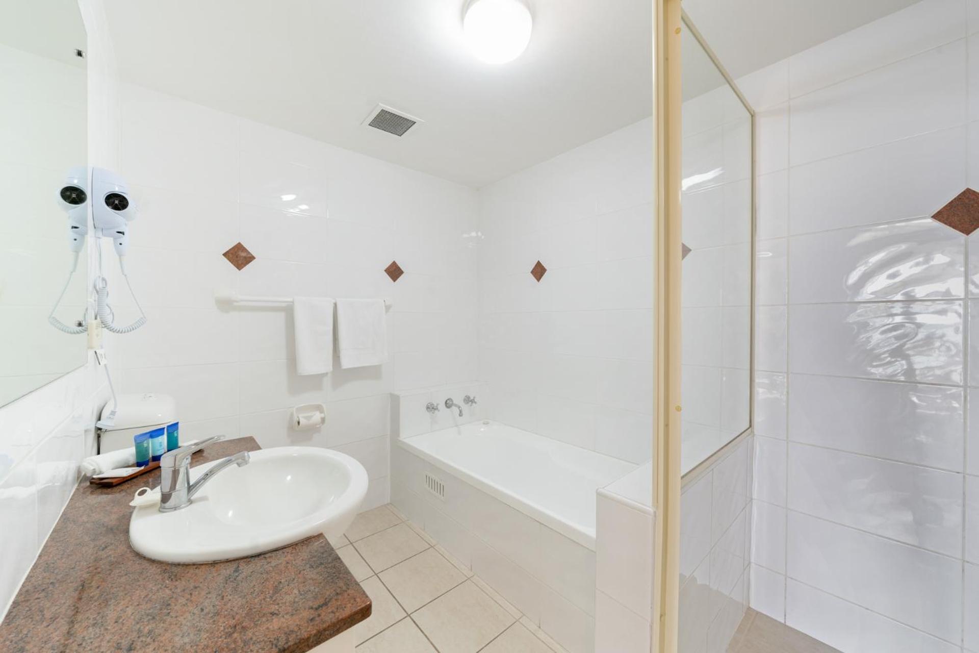 Three-Bedroom Apartment photo 2