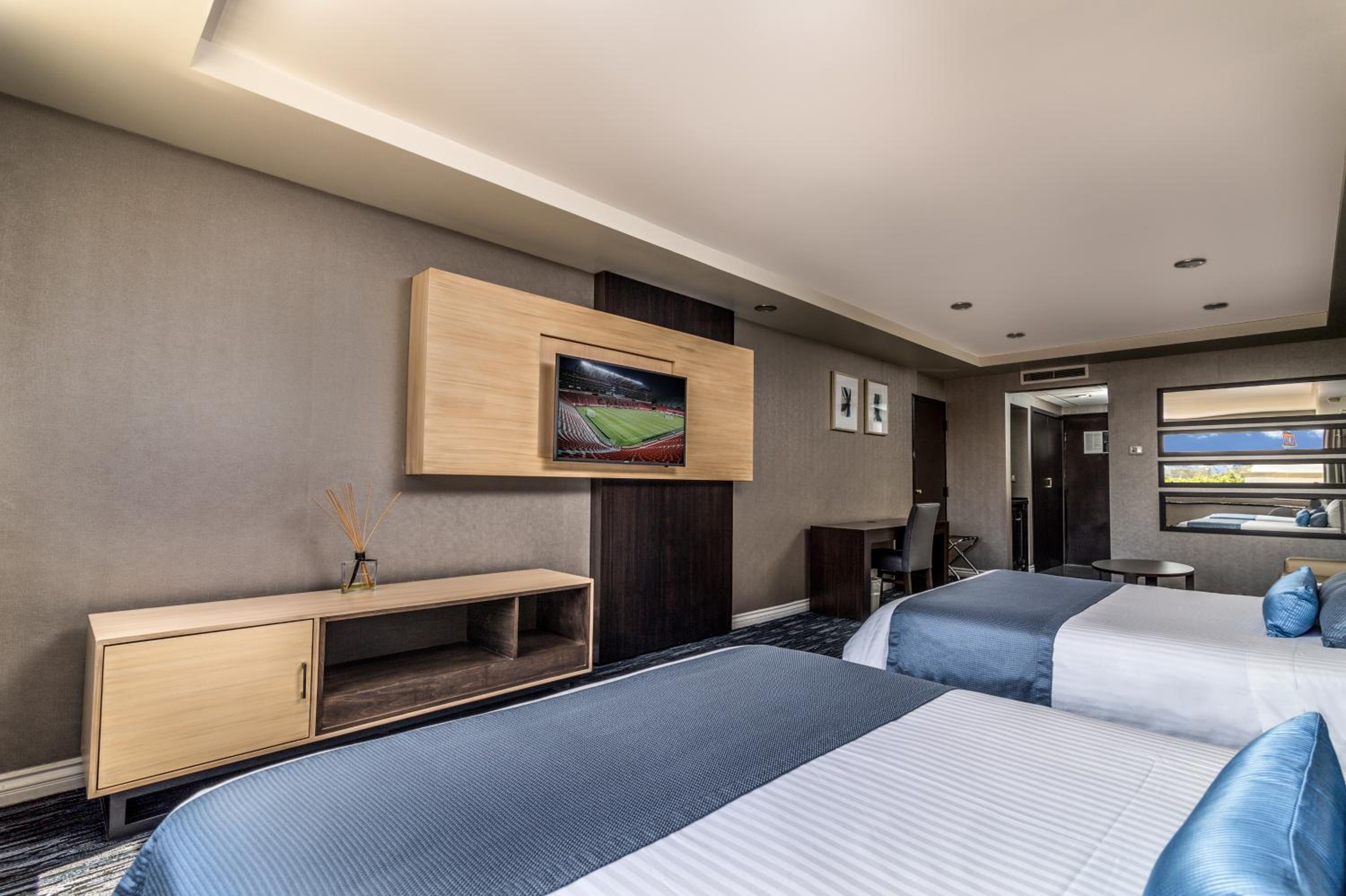 Queen Suite with Two Queen Beds - Photo 8