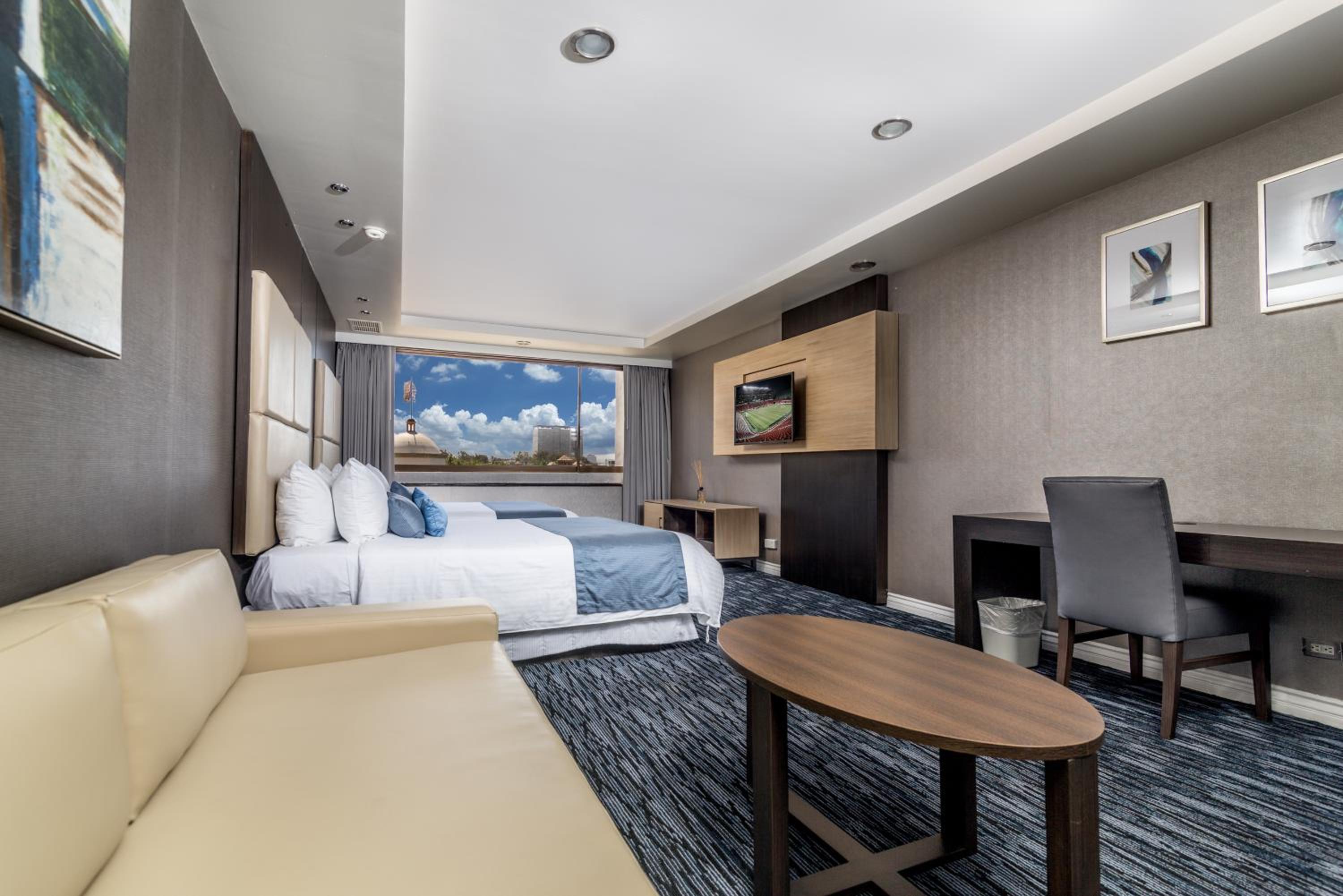 Queen Suite with Two Queen Beds - Photo 7