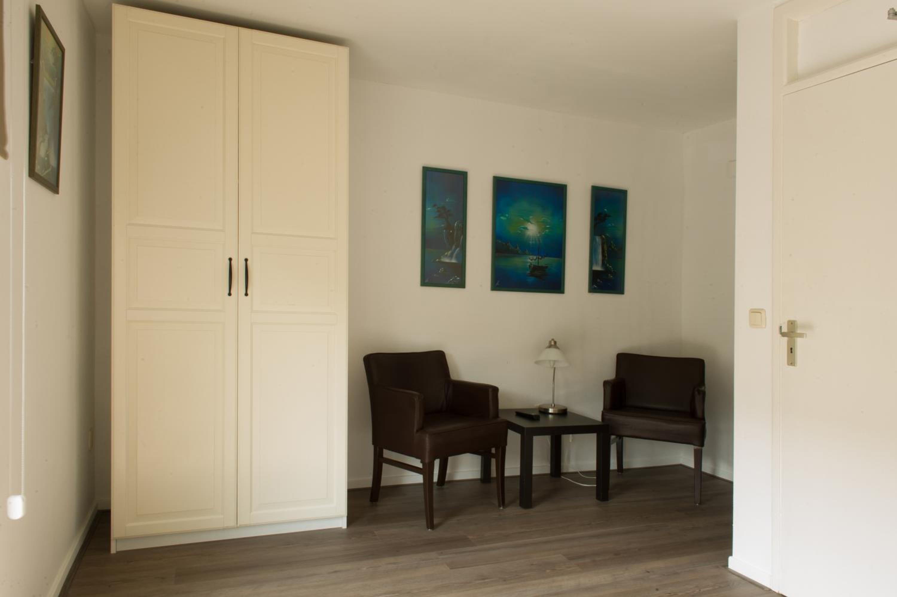 Family Room - Photo 3