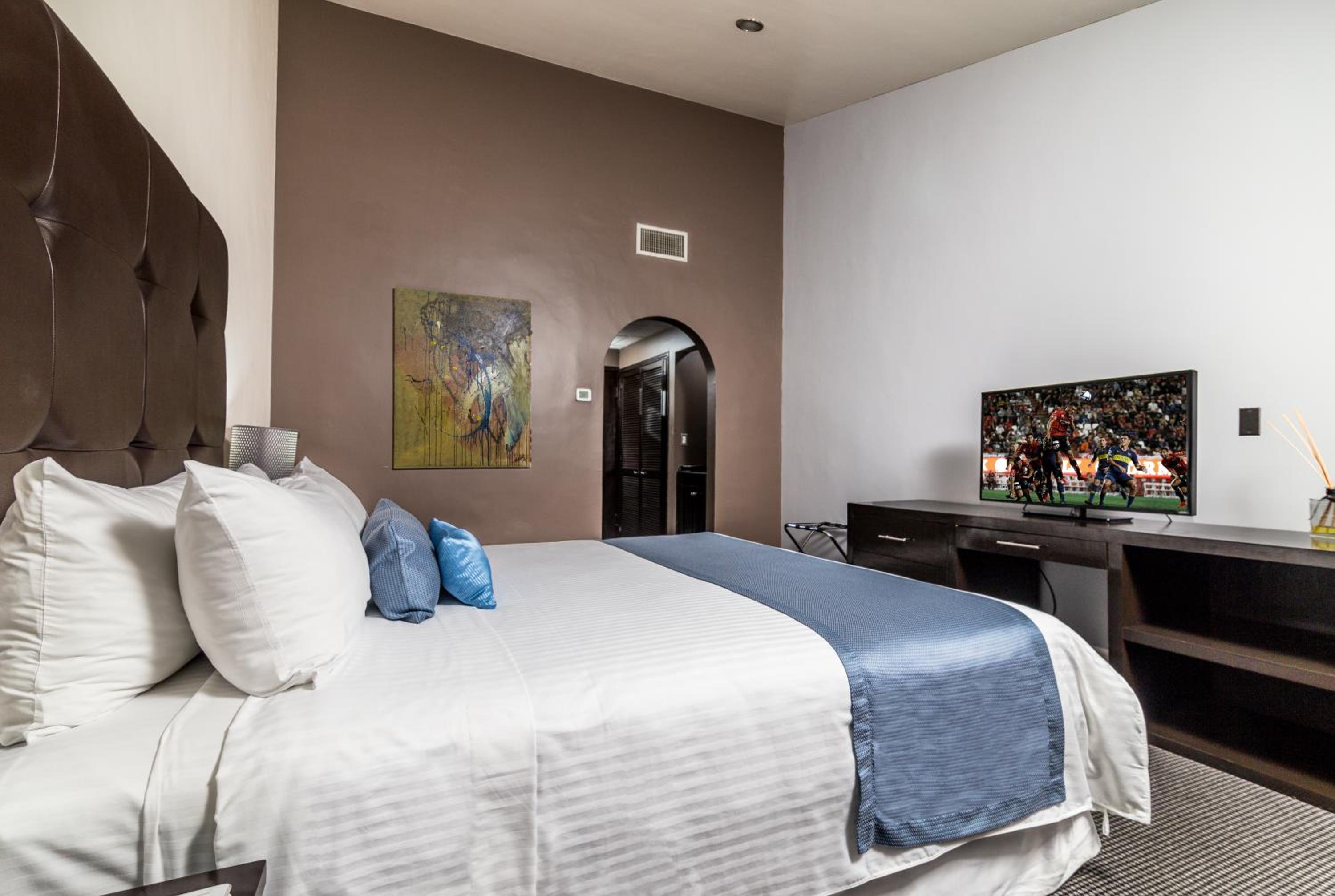 Standard King Room - Photo 2