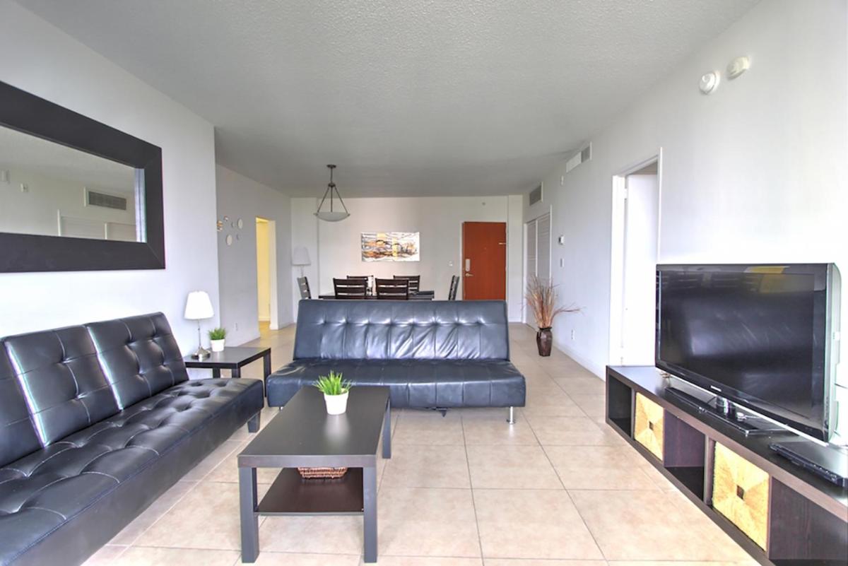 Deluxe Two-Bedroom Apartment with City View