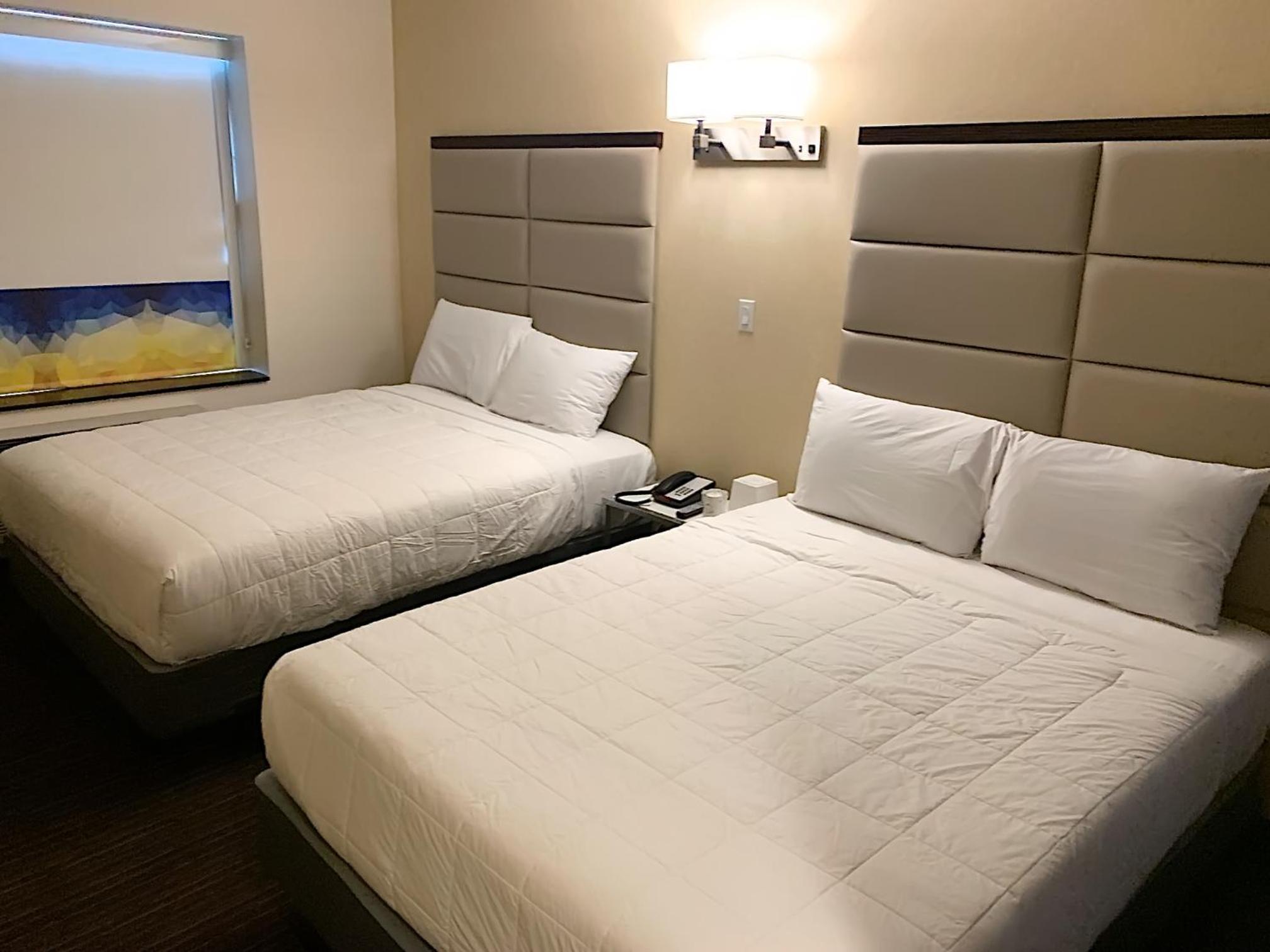 Deluxe Double Room - Photo 11
