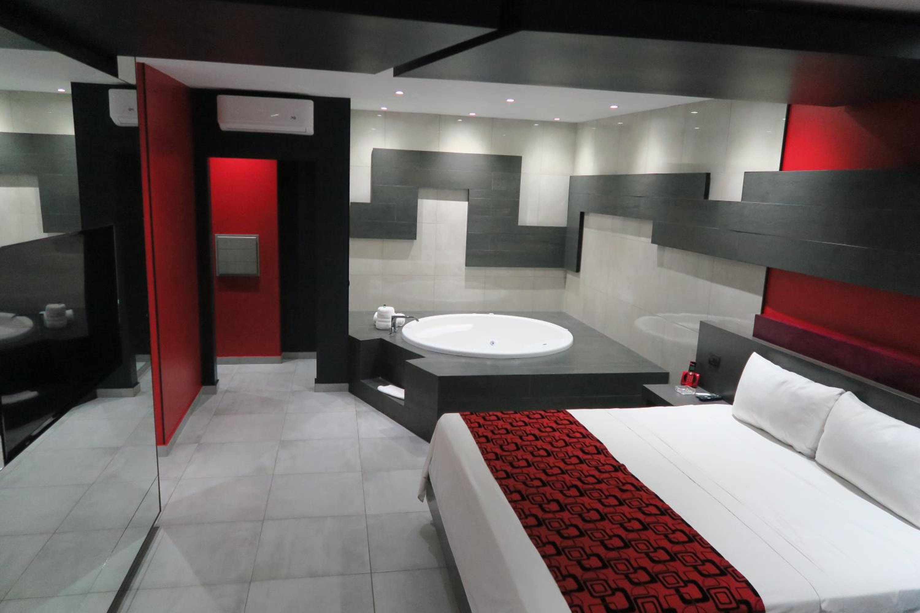 King Suite with Spa Bath photo 1