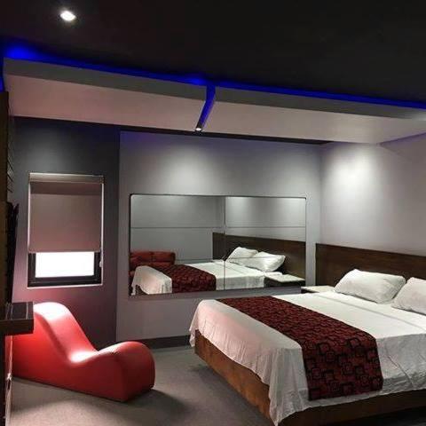 Deluxe King Suite photo 3