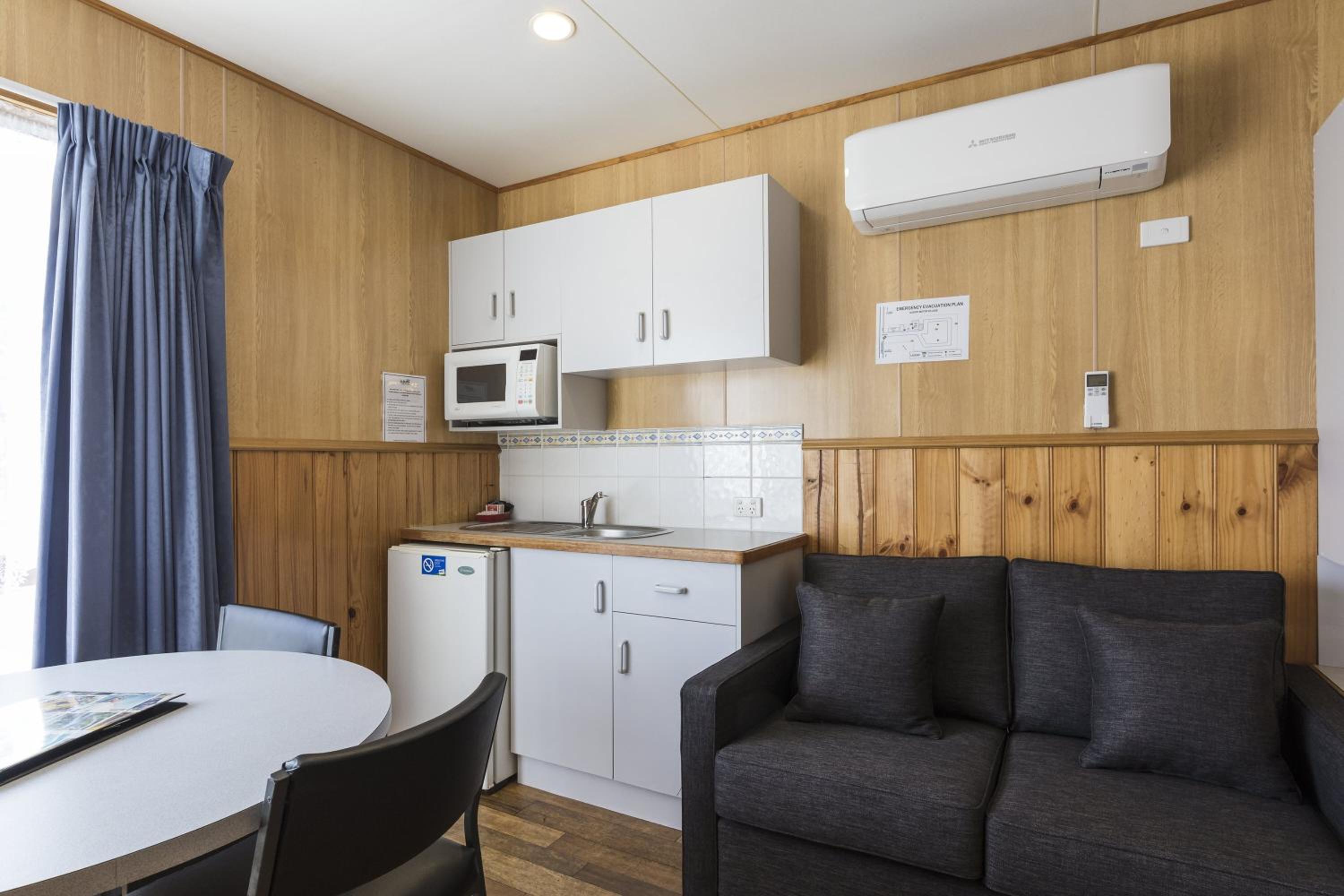 Studio Cabin photo 2