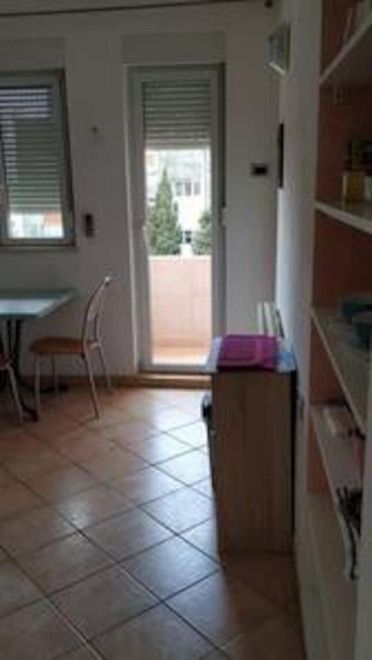 Apartment with Balcony - Photo 5