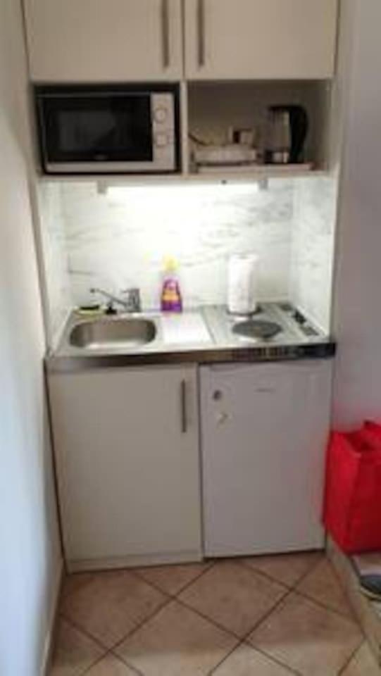 Apartment with Balcony - Photo 4