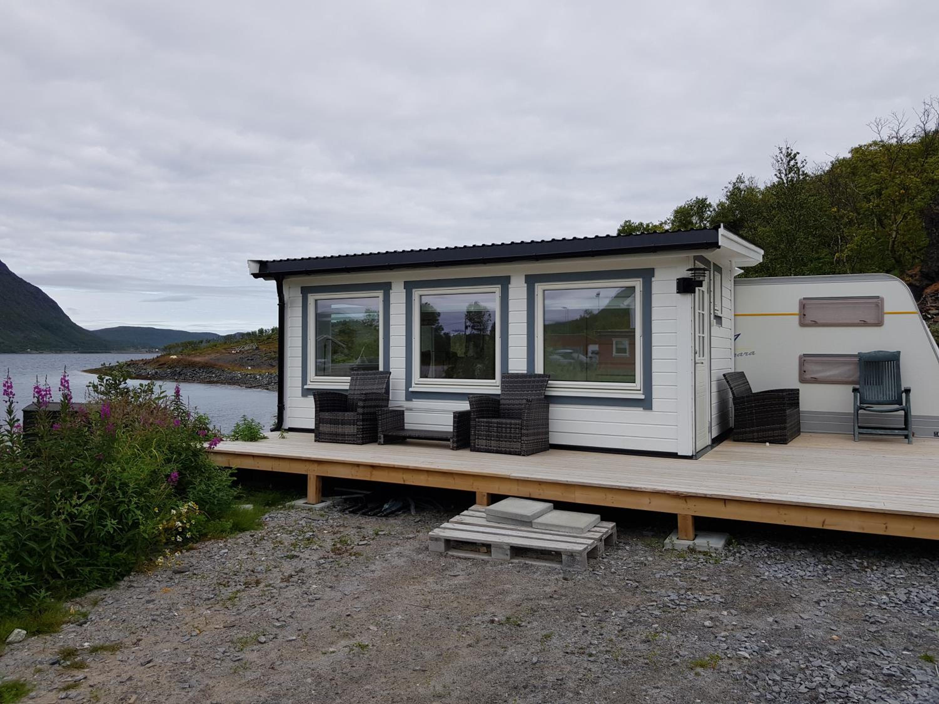 Mobile Home - Photo 3
