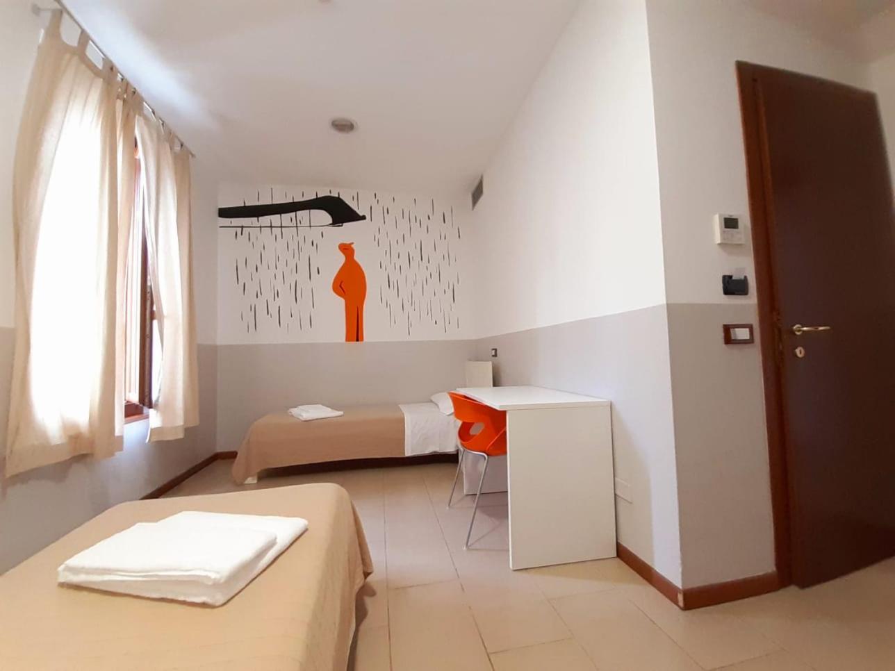 Twin Room - Photo 4