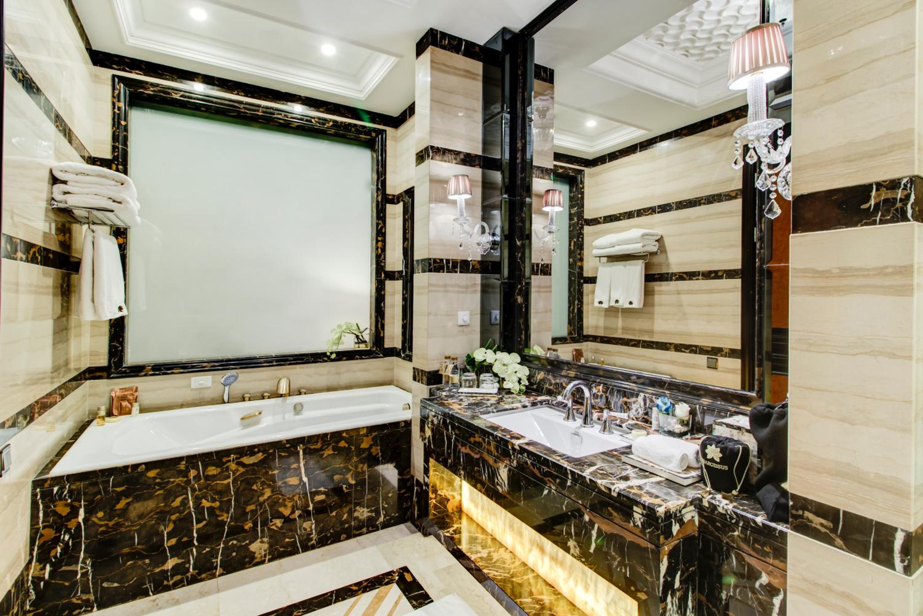 Superior Suite - Photo 2