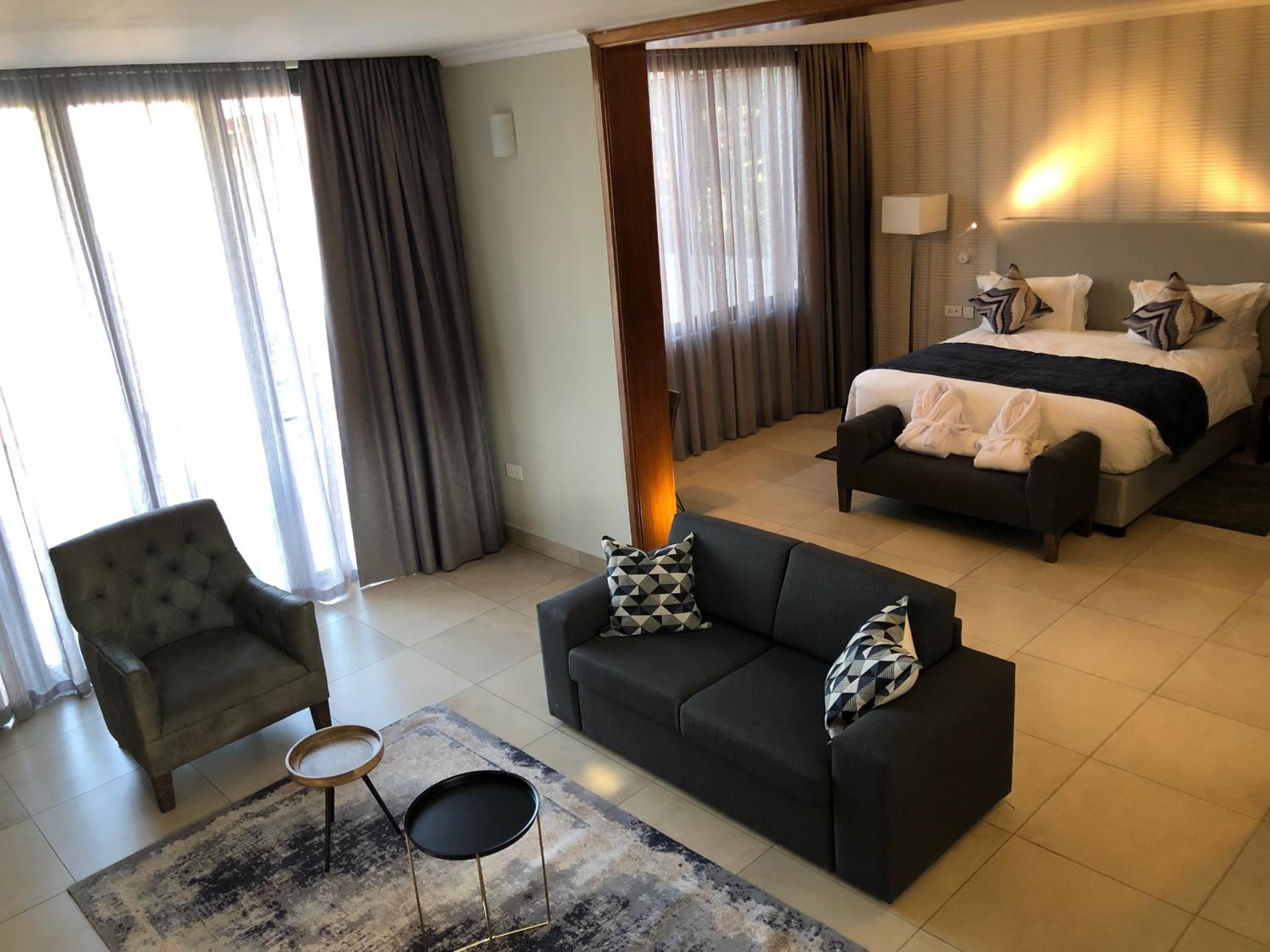 Executive Suite - Photo 6