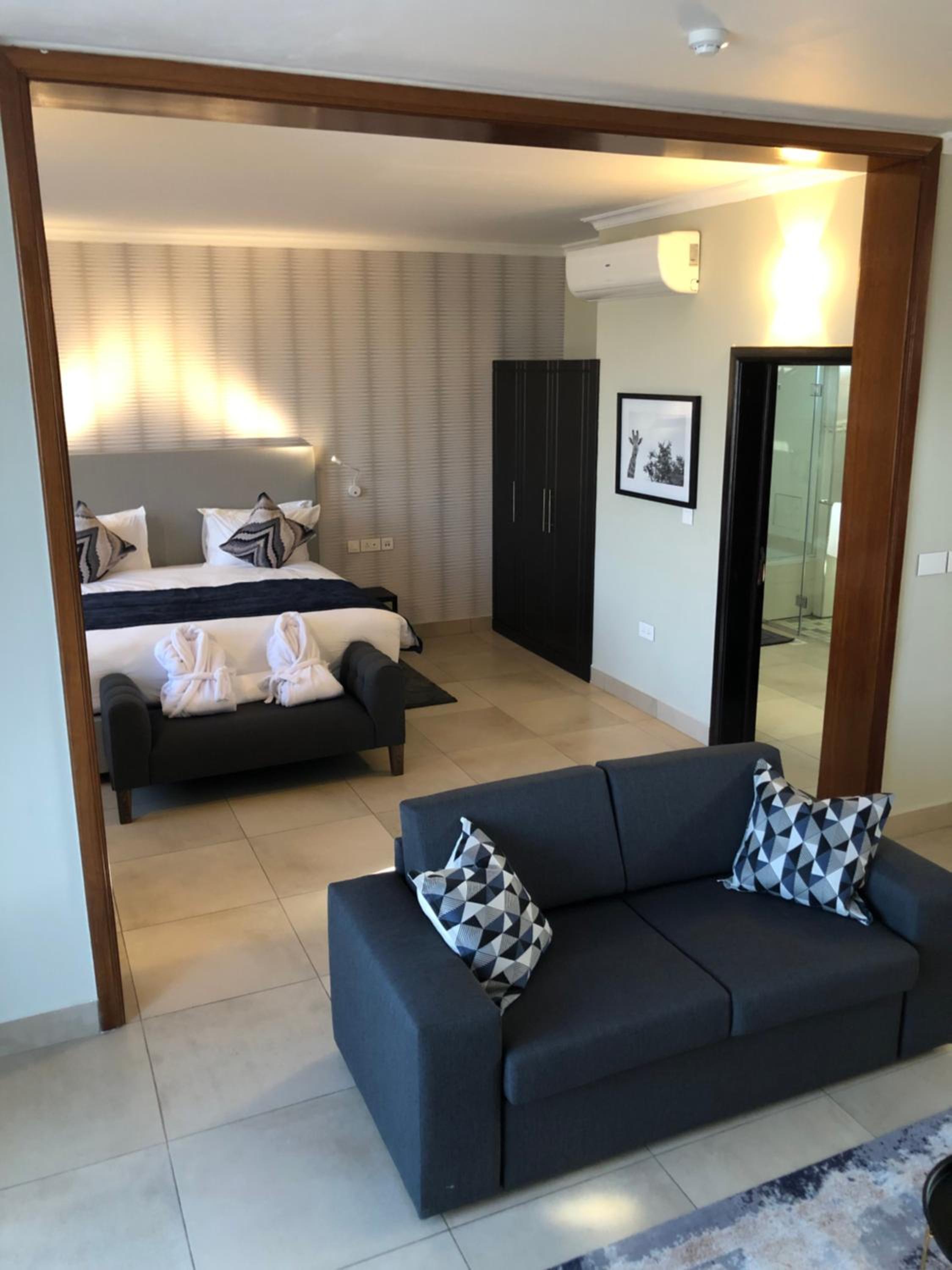 Executive Suite - Photo 4