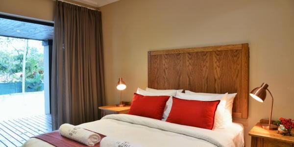 Double Room with Pool View - Photo 1