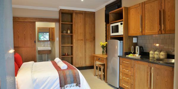 Double Room with Pool View - Photo 3