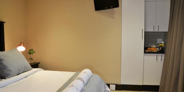 Budget Double Room - Photo 4