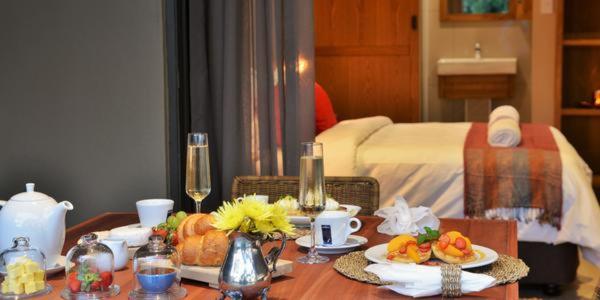 Double Room with Pool View - Photo 5