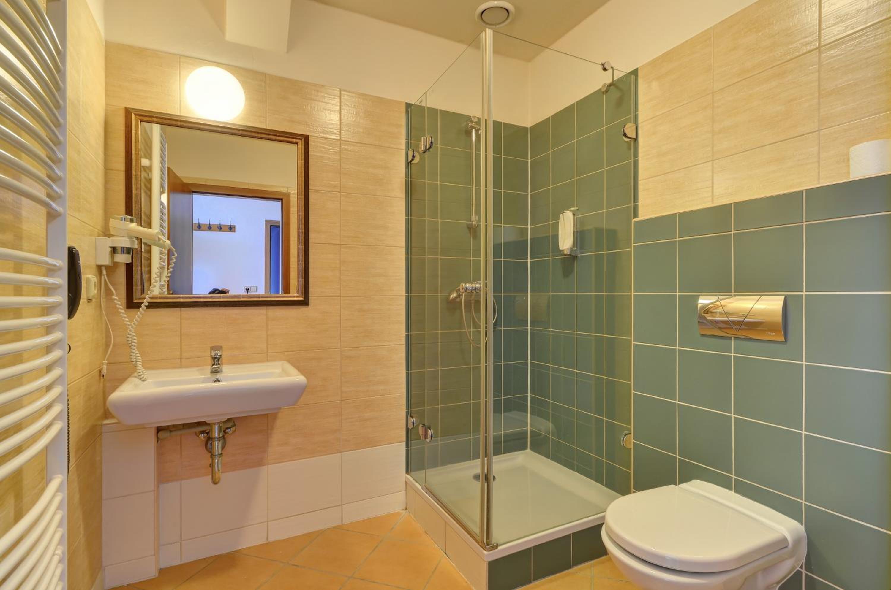 Standard Double or Twin Room - Photo 4