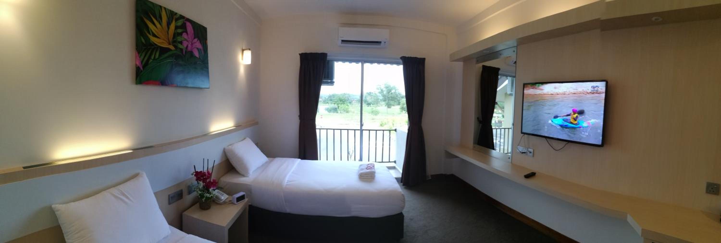 Twin Room with Lake View photo 3